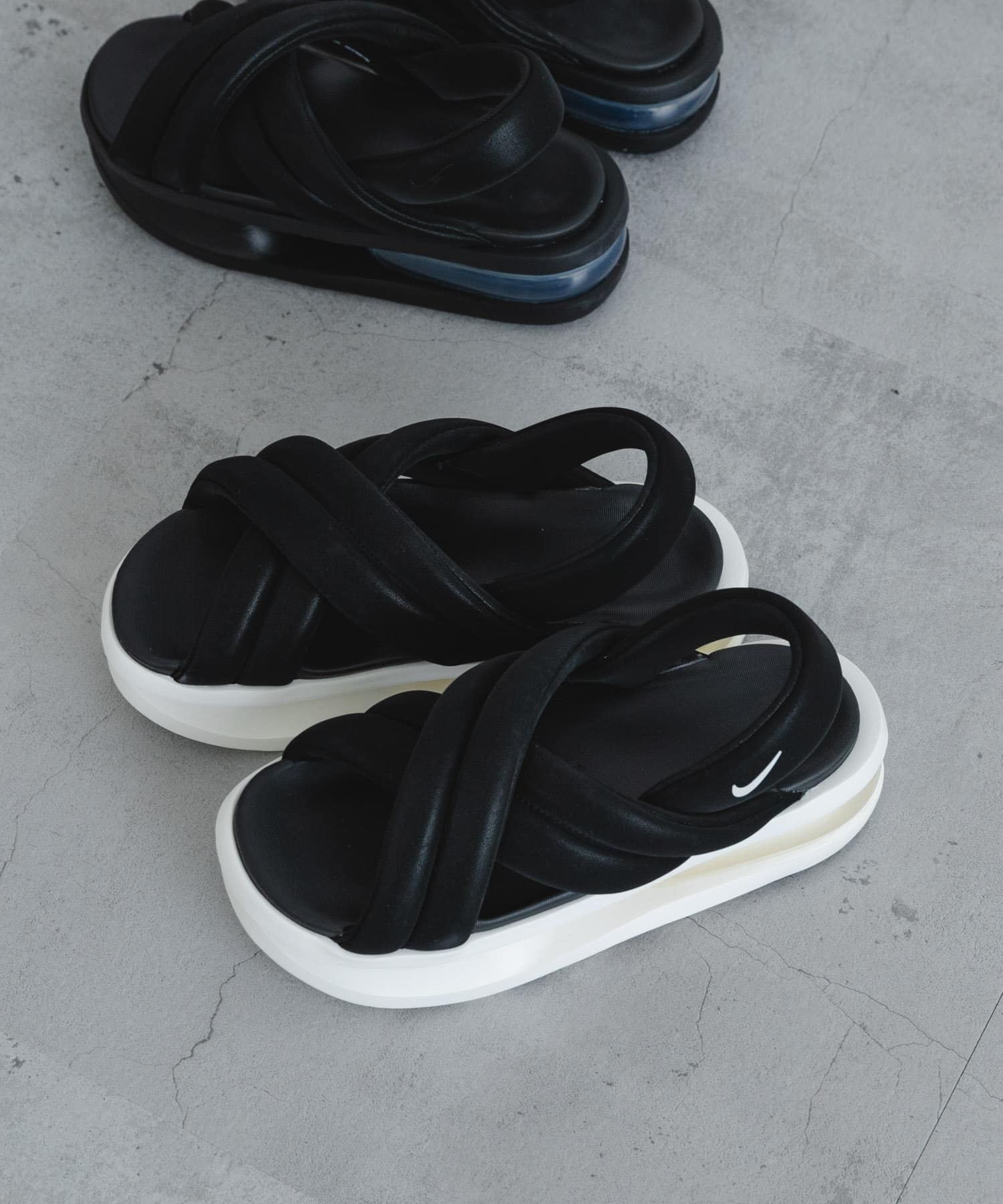 NIKE　エアマックスアイラサンダル ブラック/セイル 23