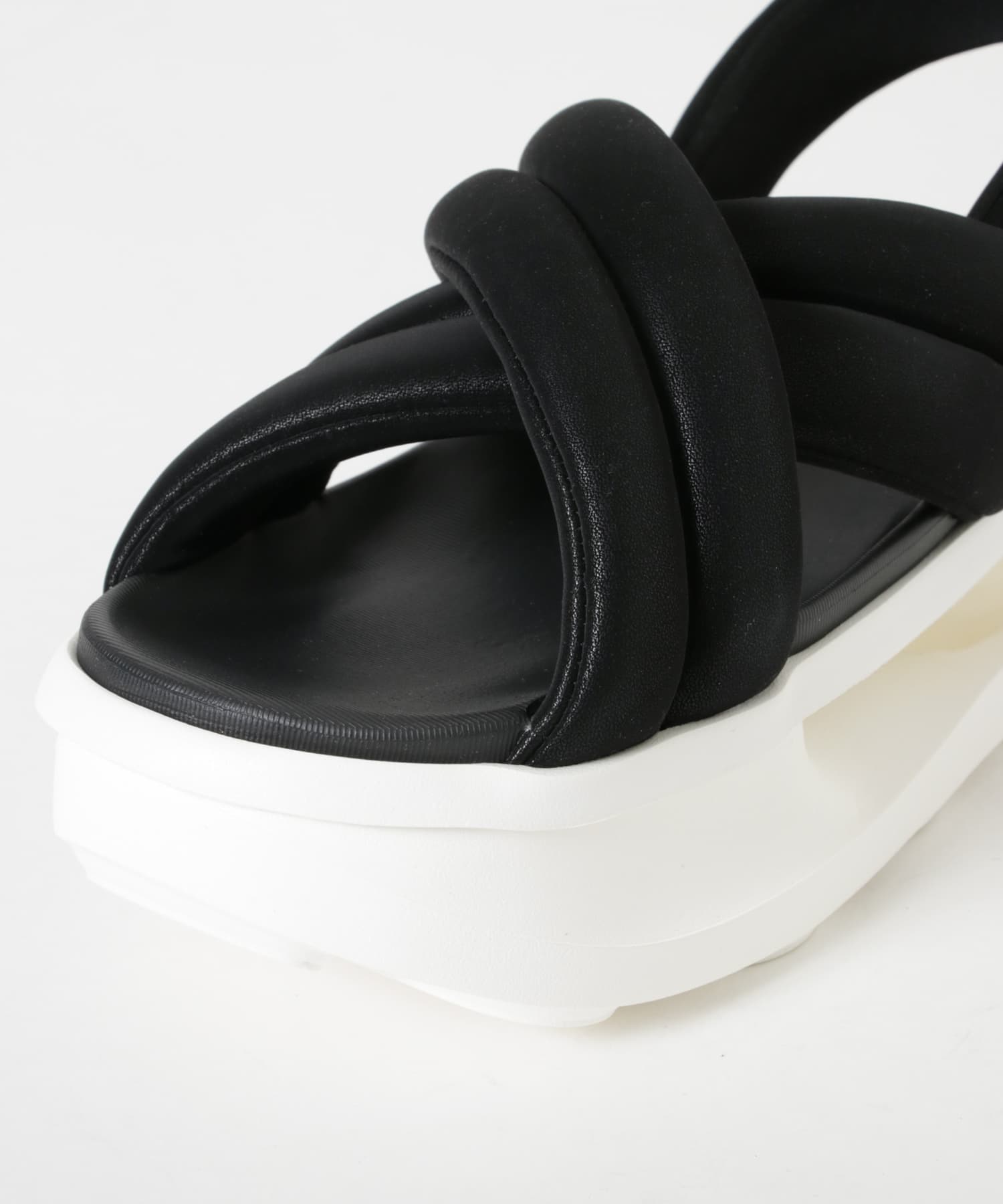 ブラック/セイル