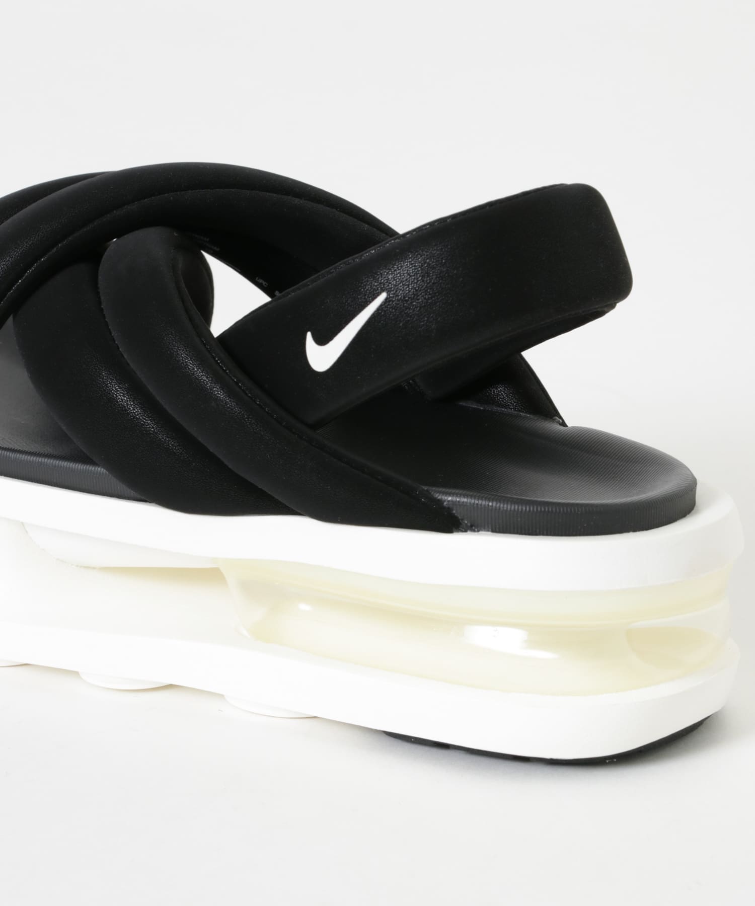 ブラック/セイル