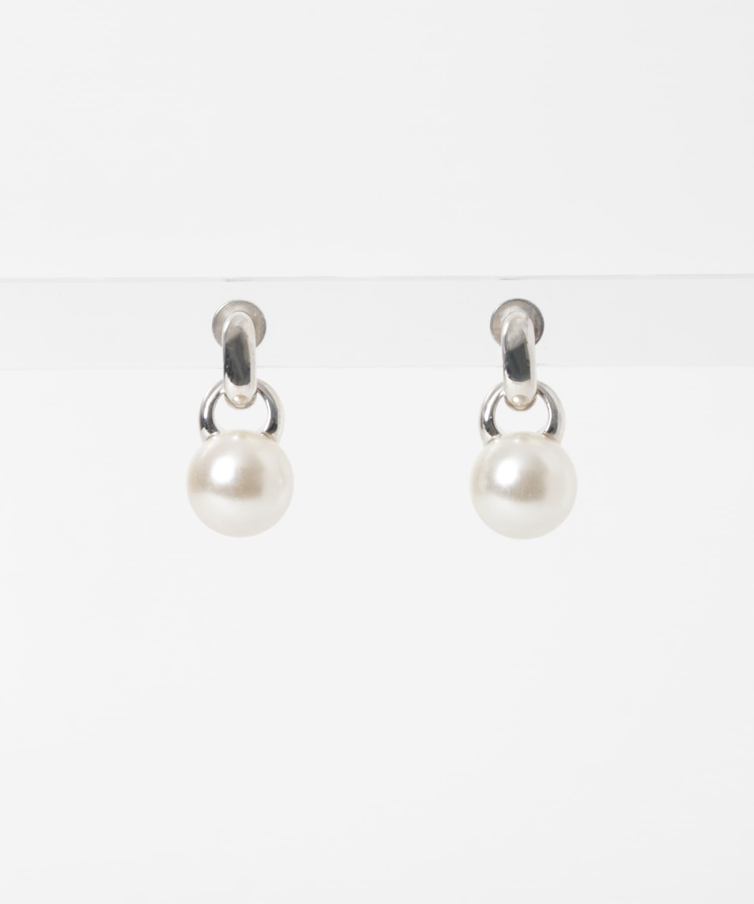 Sophie Buhai　Everyday Pearl Earrings SILVER -