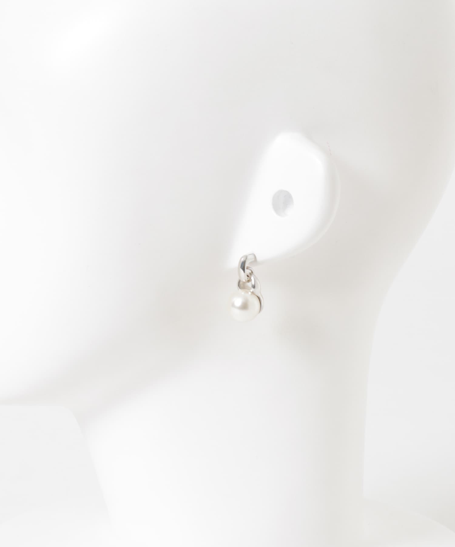 Sophie Buhai　Everyday Pearl Earrings SILVER -