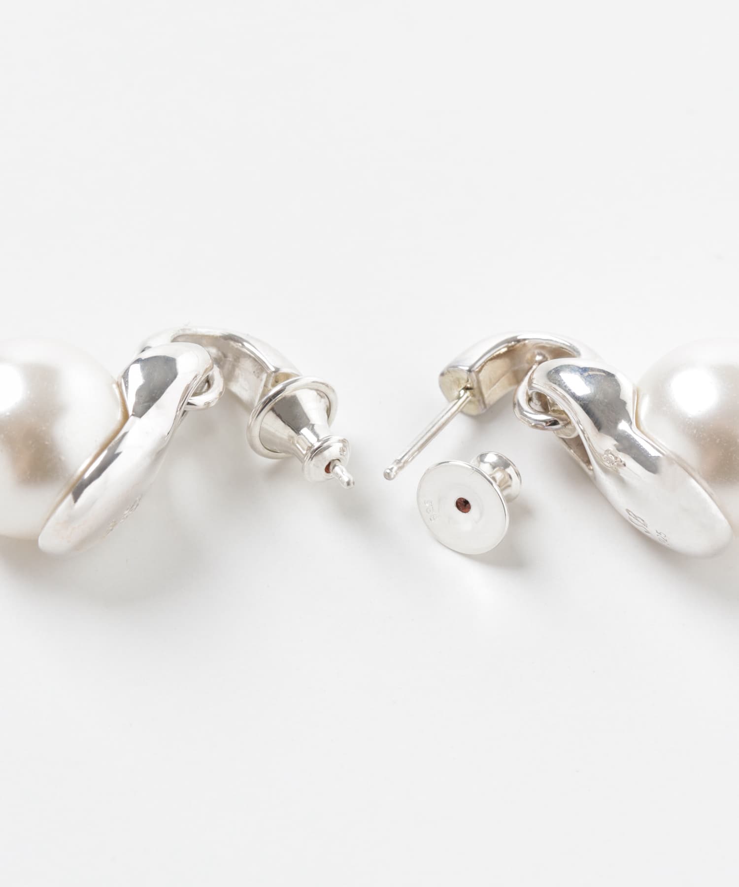 Sophie Buhai　Everyday Pearl Earrings SILVER -