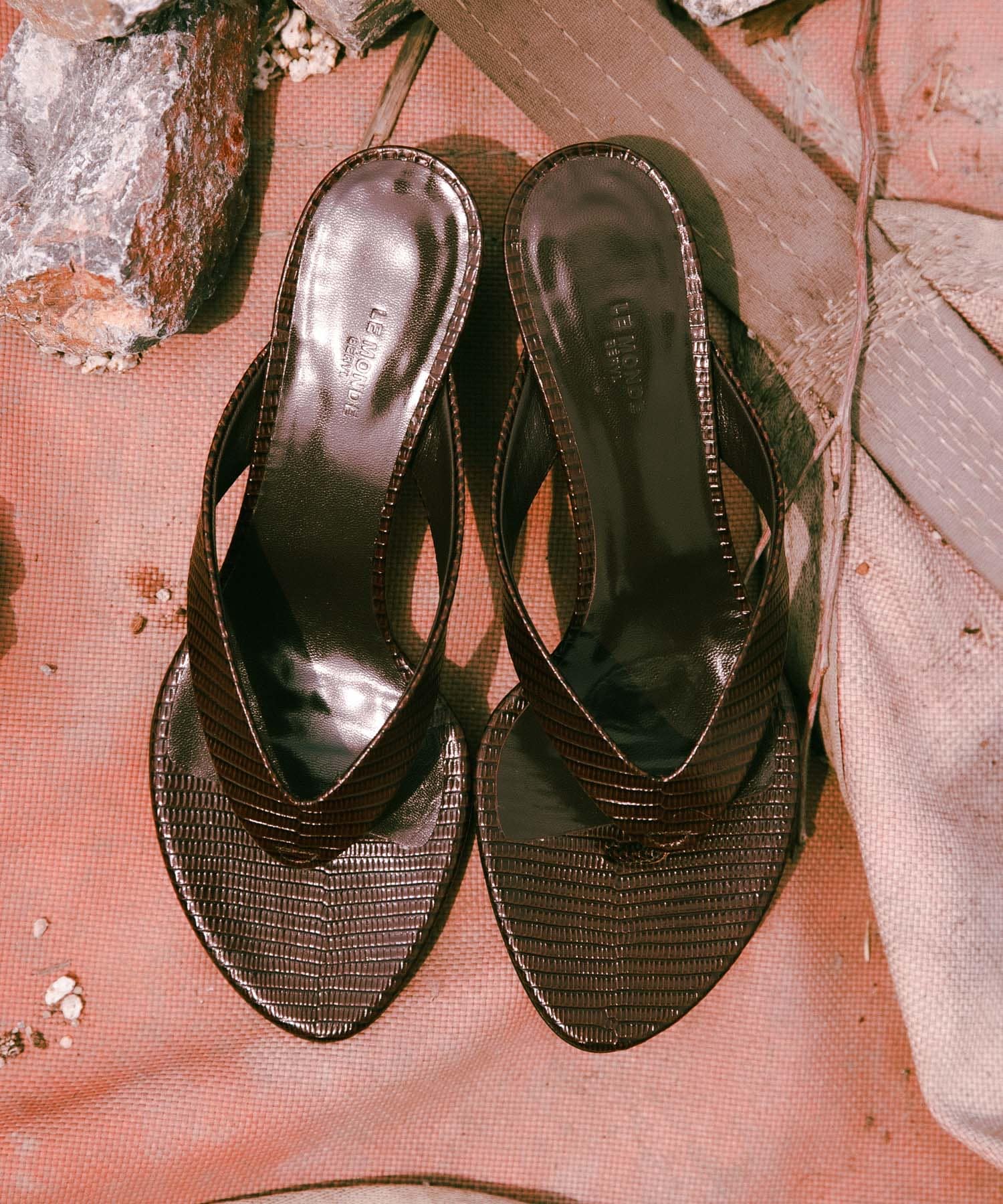 LE MONDE BERYL　MICRO WEDGE THONG SANDAL