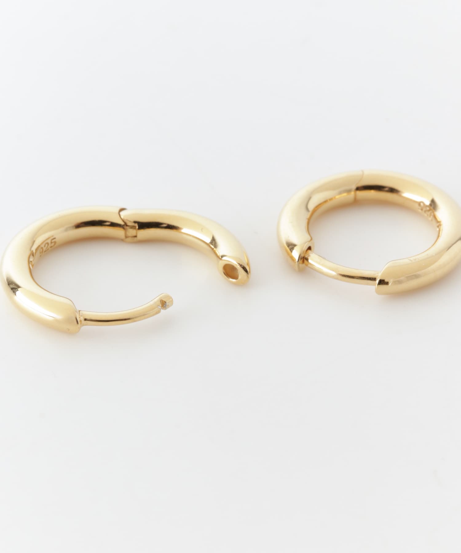 TOM WOOD　Classic Hoops Small Gold GOLD -
