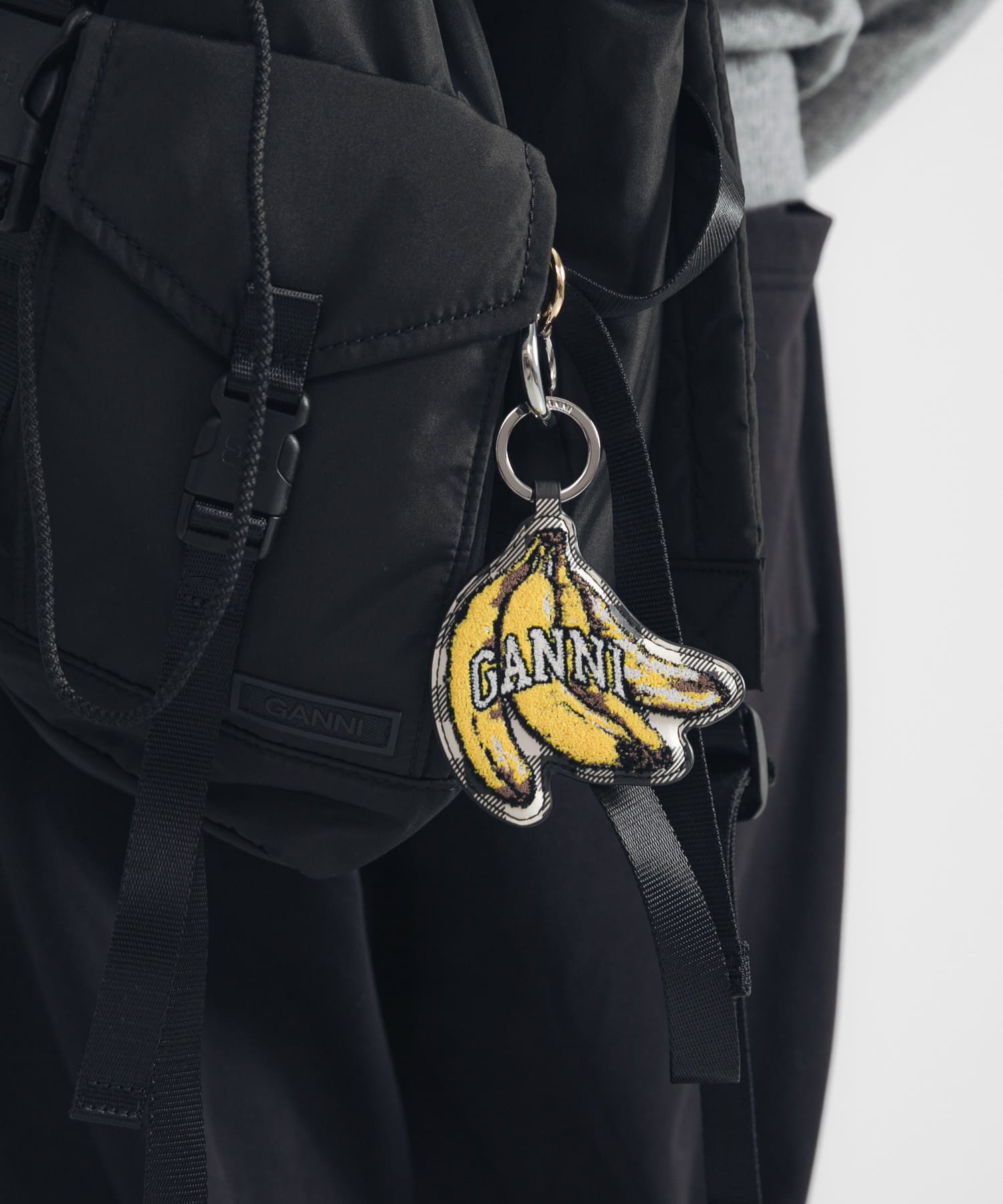 GANNI　Banana Keyring Velvet Black -