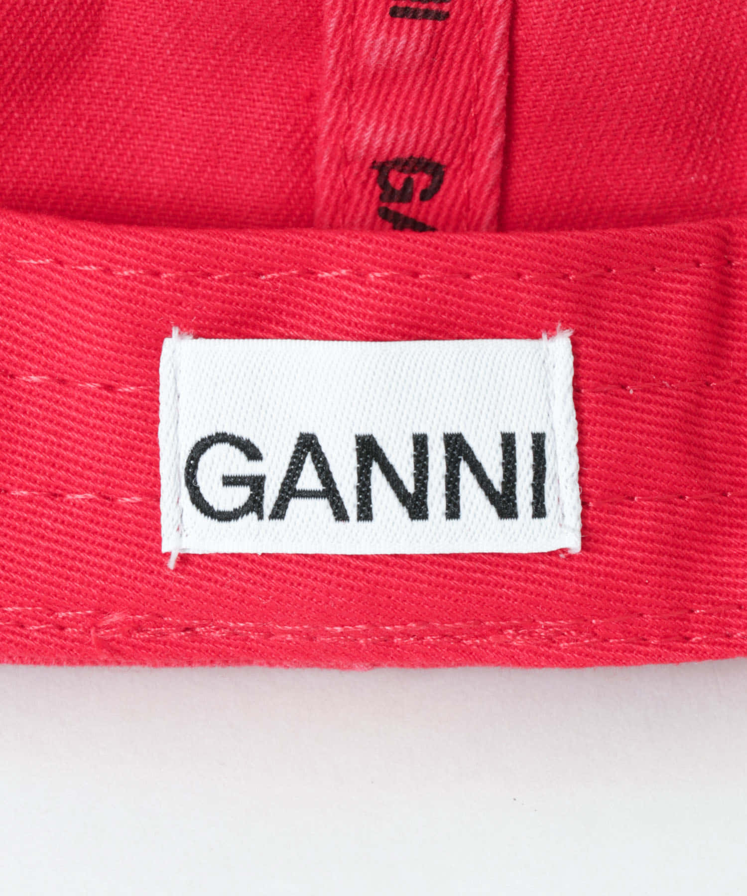 GANNI　Washed Cotton Canvas Cap Fiery Red -