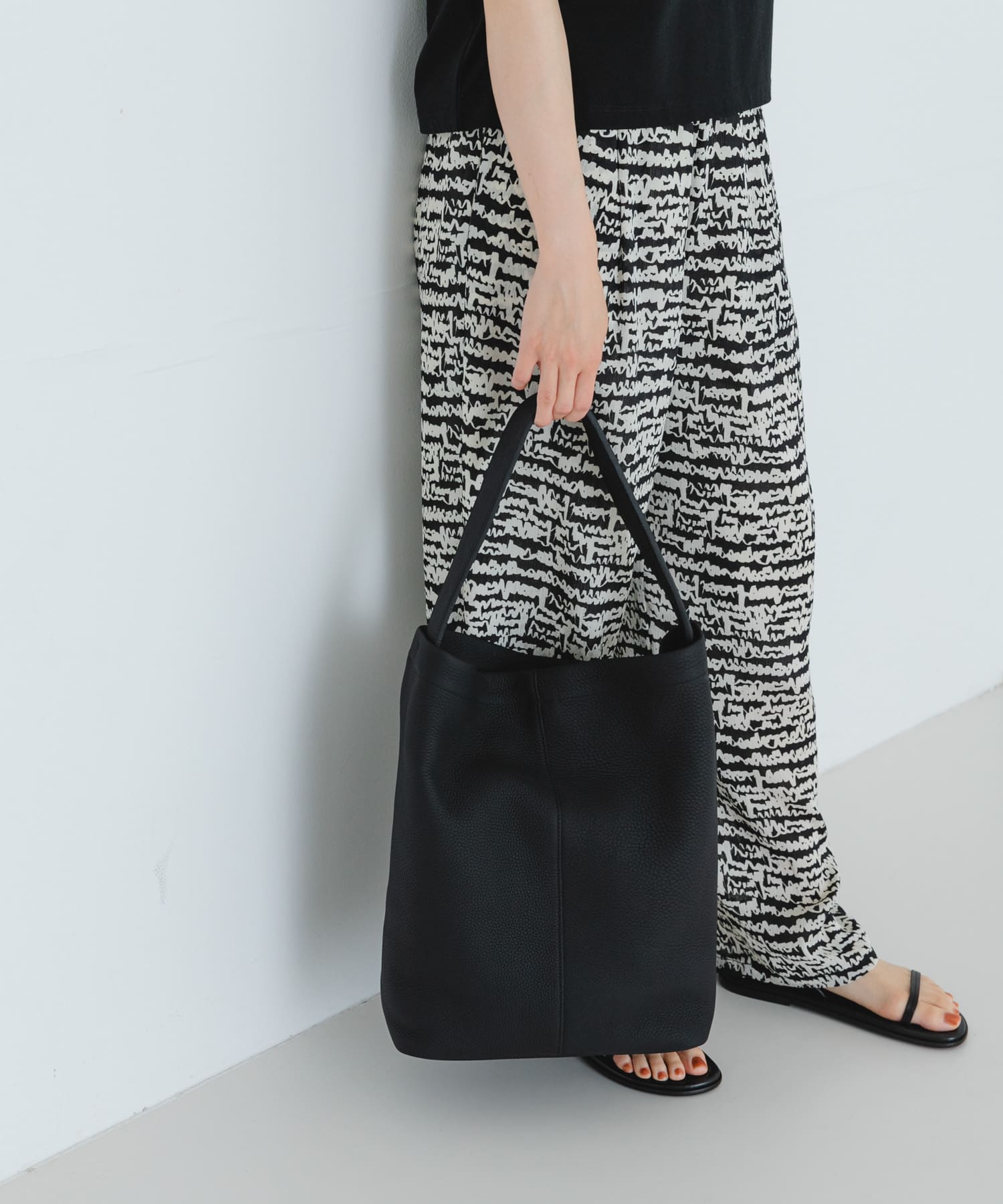 ITTI　MARY BUCKET SHOULDER BLACK one