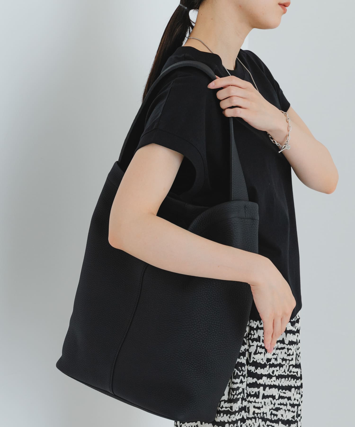 ITTI　MARY BUCKET SHOULDER BLACK one