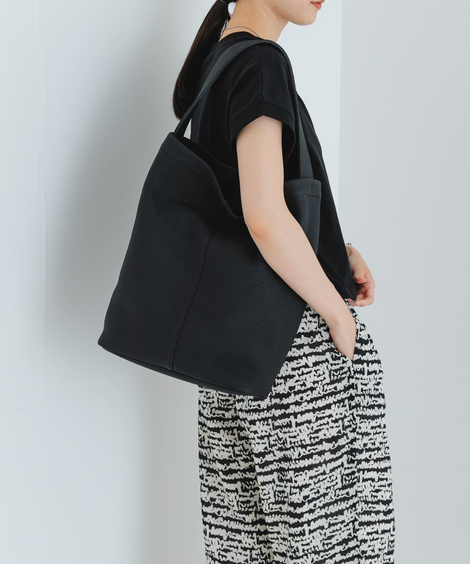 ITTI　MARY BUCKET SHOULDER BLACK one