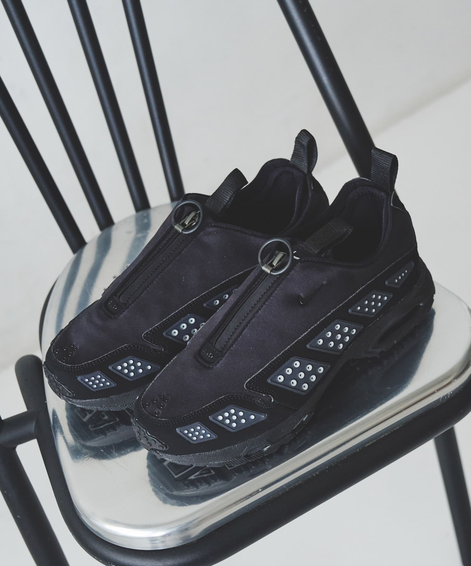NIKE　AIR MAX SNDR ブラックシルバー 23.5
