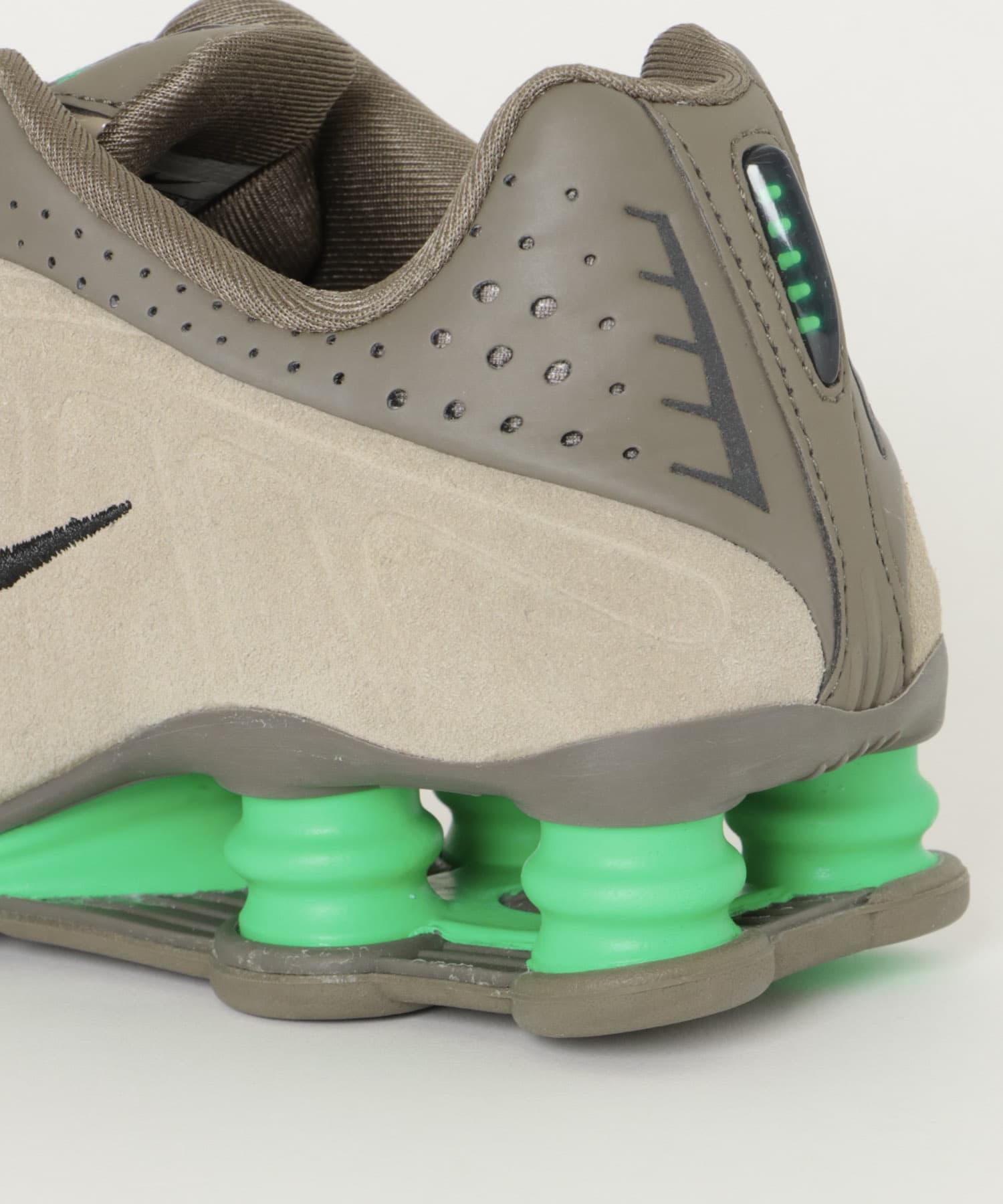NIKE　SHOX R4 200 O KHA 23.5