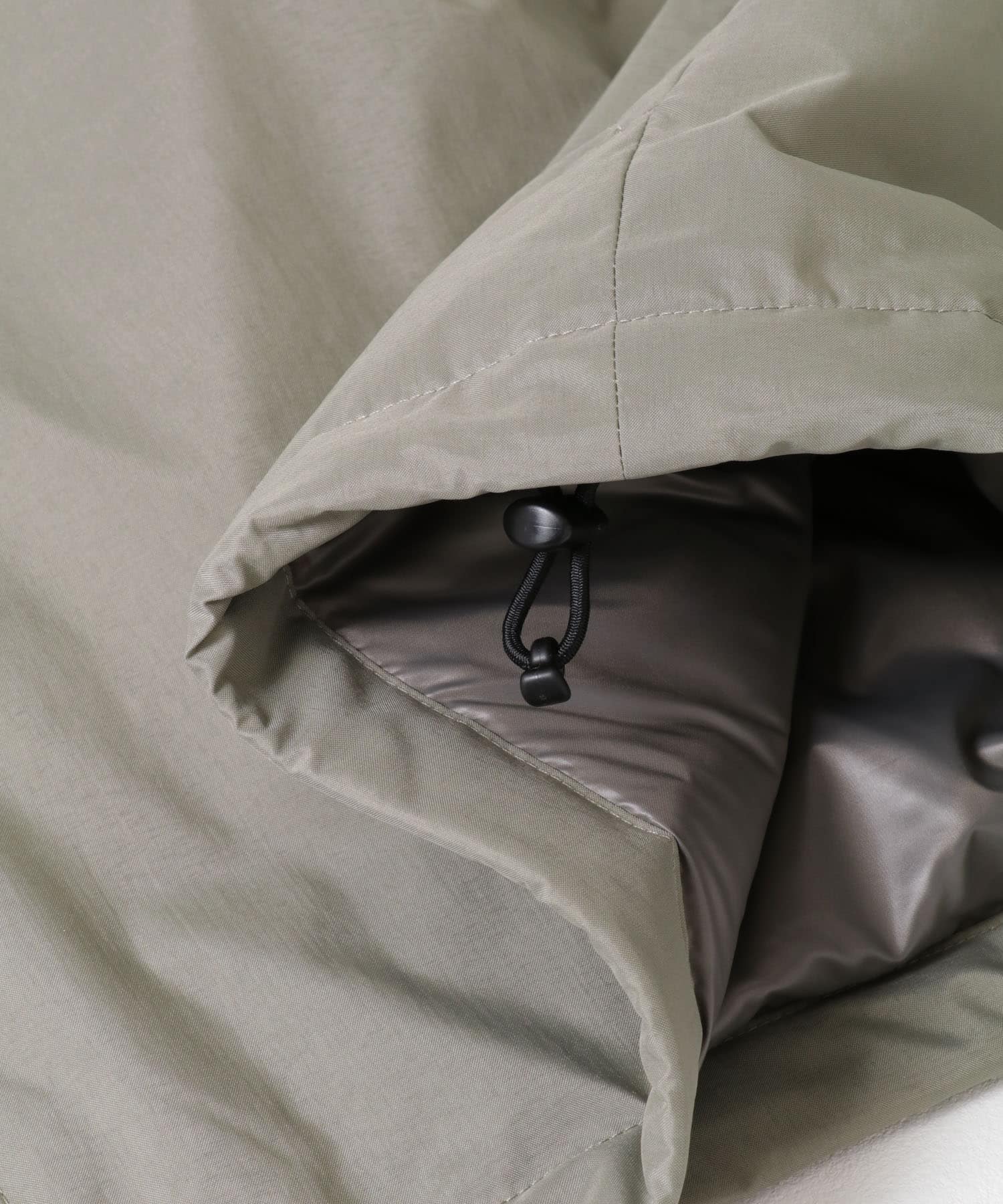 URBS　EPIC NYLON JACKET KHAKI M