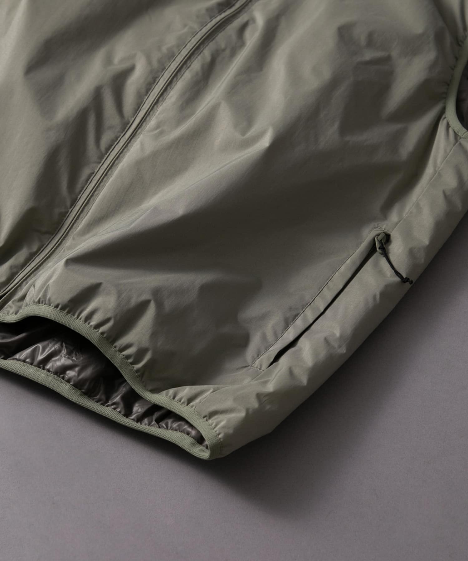 URBS　EPIC NYLON VEST KHAKI L