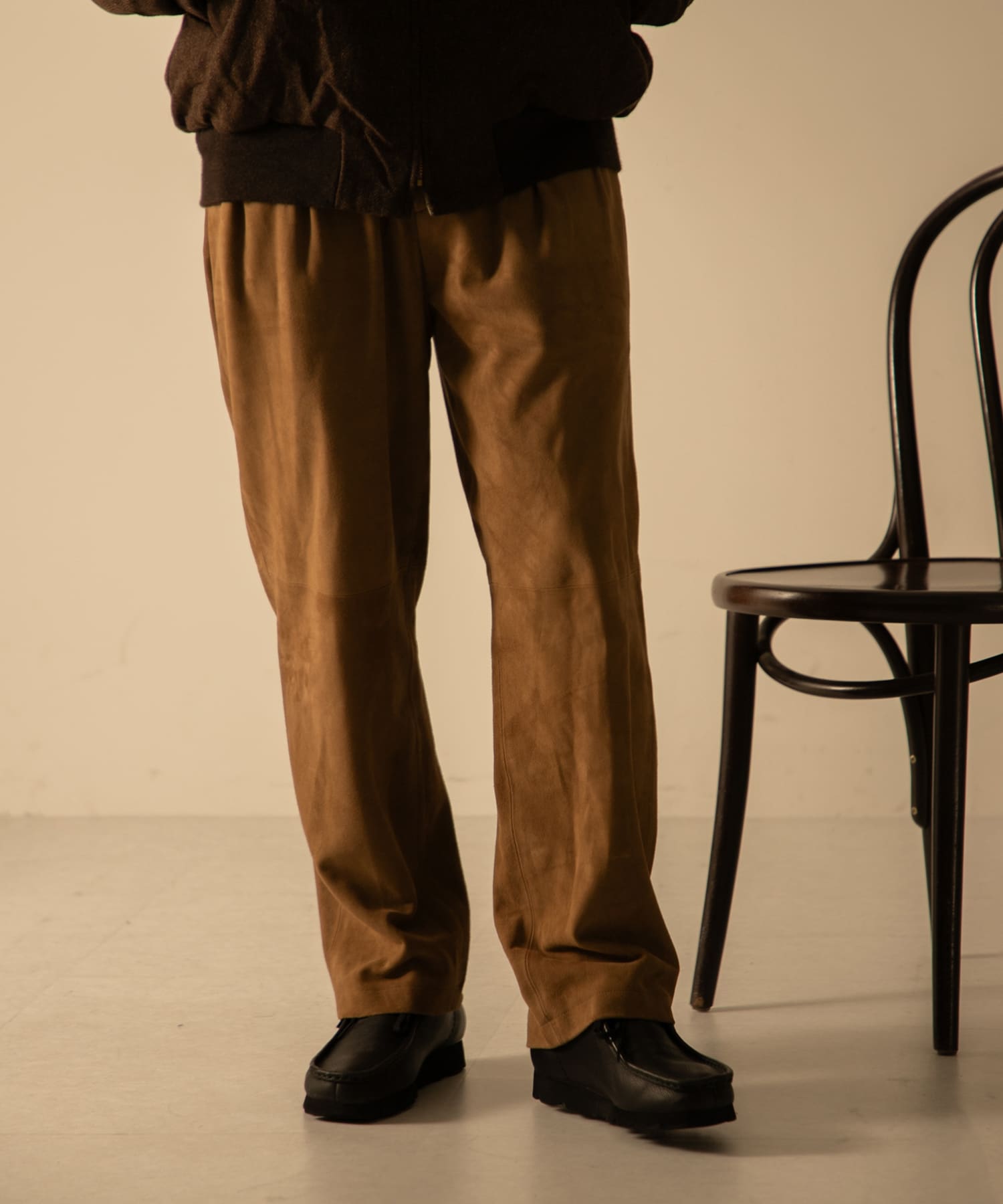 A PRESSE　Suede Trousers