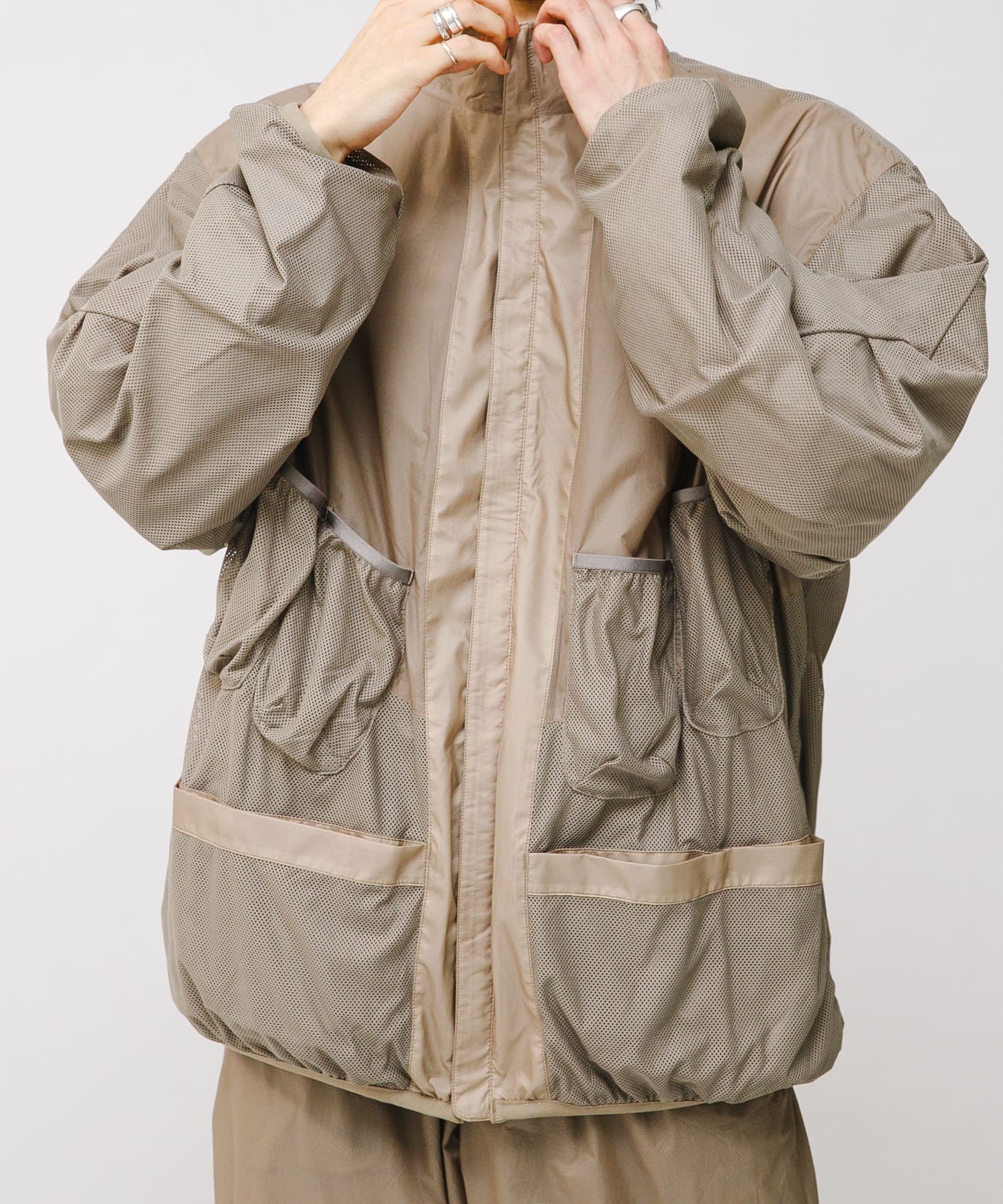 DAIWA PIER39 TECH REVERSIBLE WIND SHIELD JACKET(S BEIGE