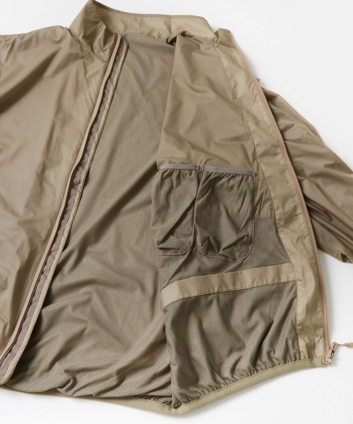 DAIWA PIER39　TECH REVERSIBLE WIND SHIELD JACKET BEIGE S