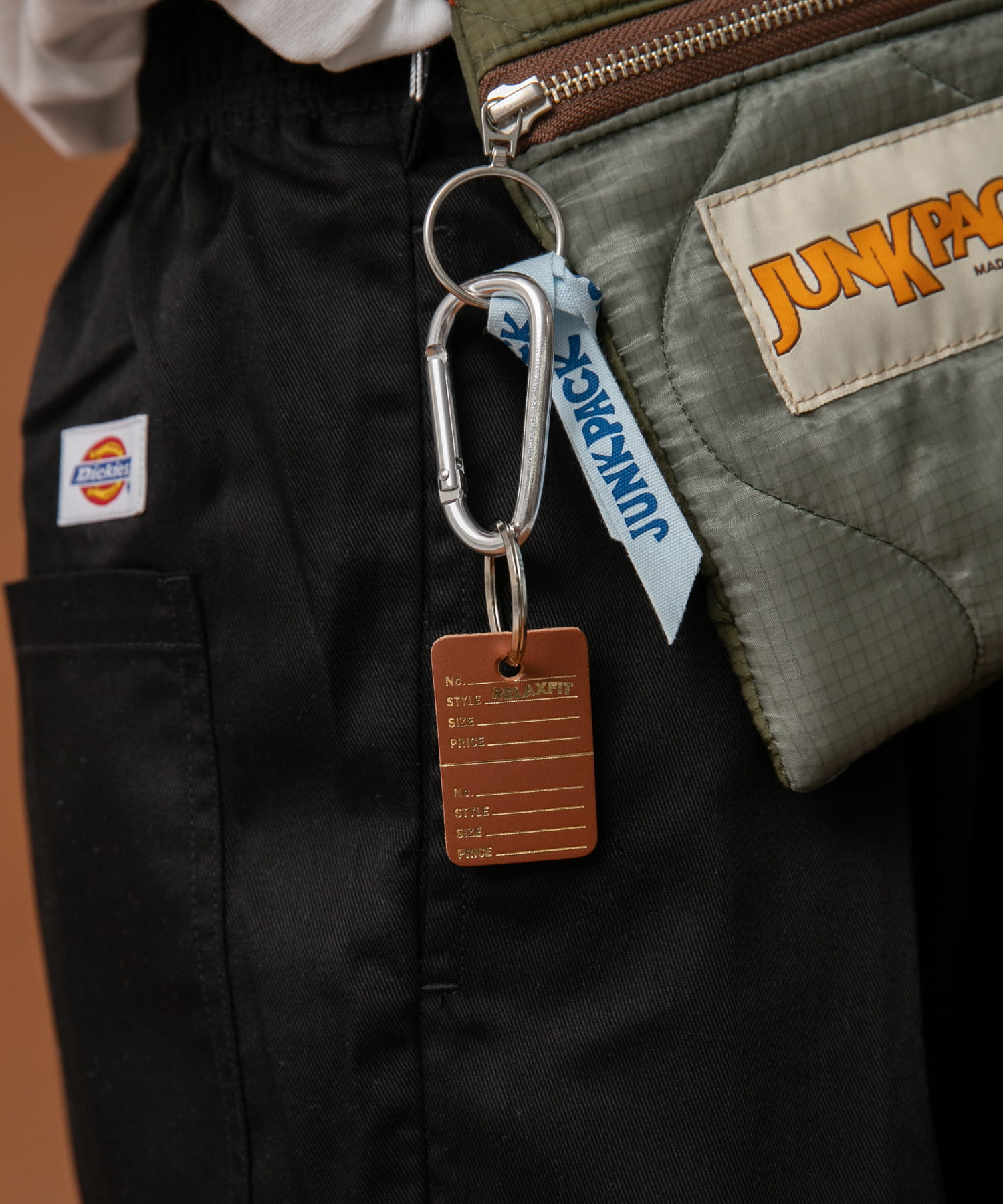 RELAX FIT　USプライスタグキーホルダー