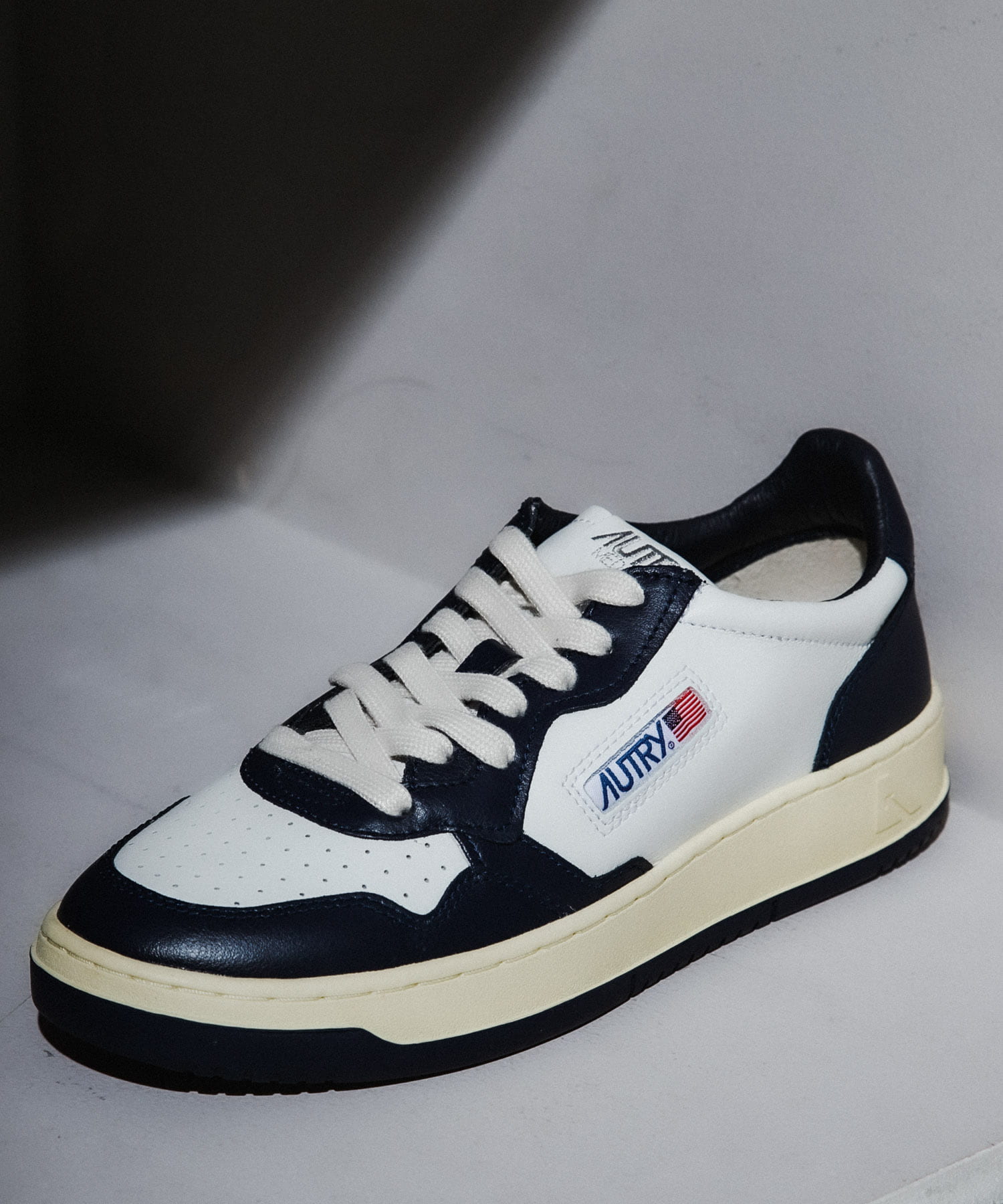 ○★新品未使用　AUTRY　メダリスト　ホワイト×ブラック　24cm 楽天市場】オートリー AUTRY AULM スニーカー MEDALIST