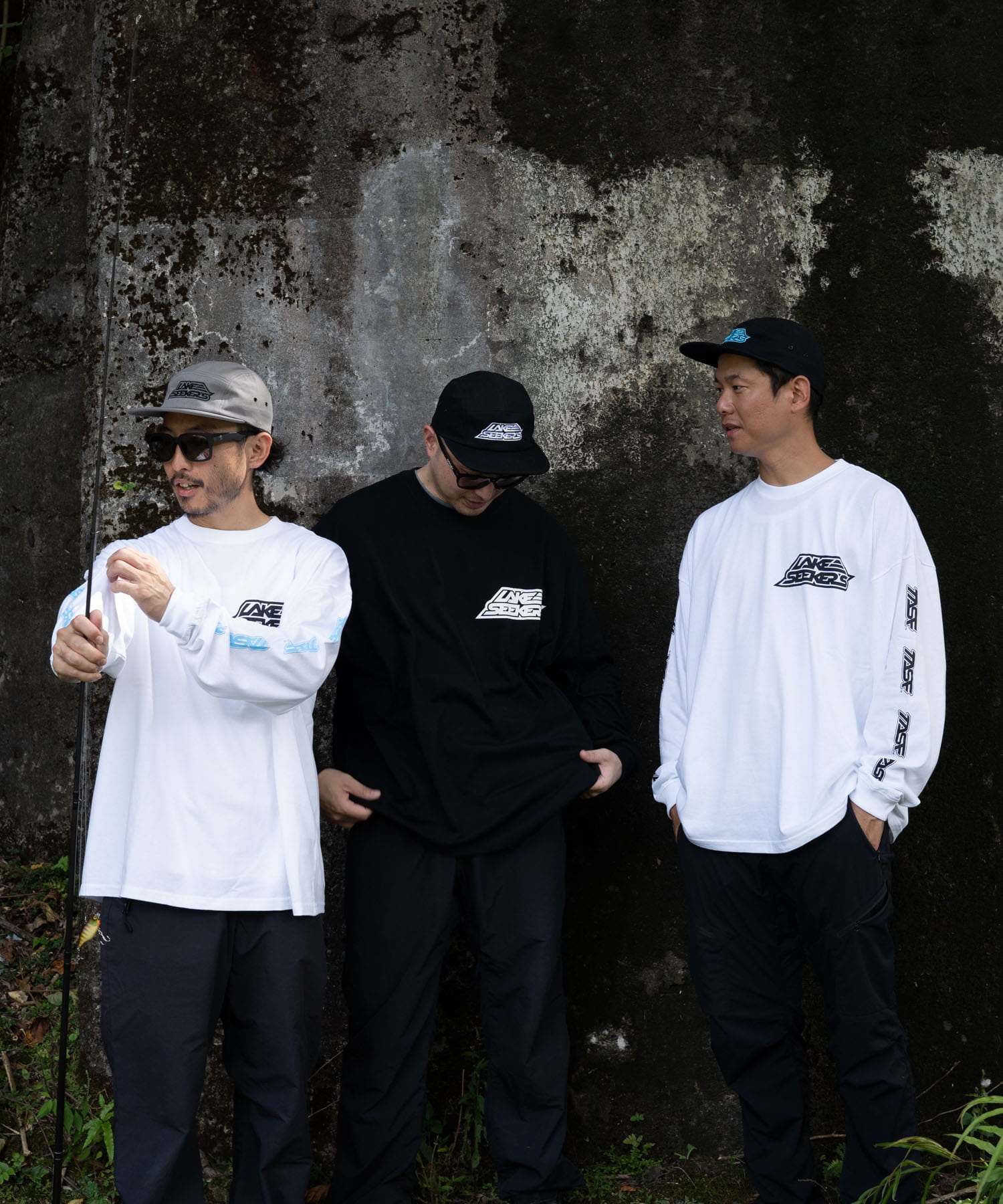 『別注』TASF×LAKE SEEKERS　袖プリントロングスリーブTシャツ BLK/BLU M