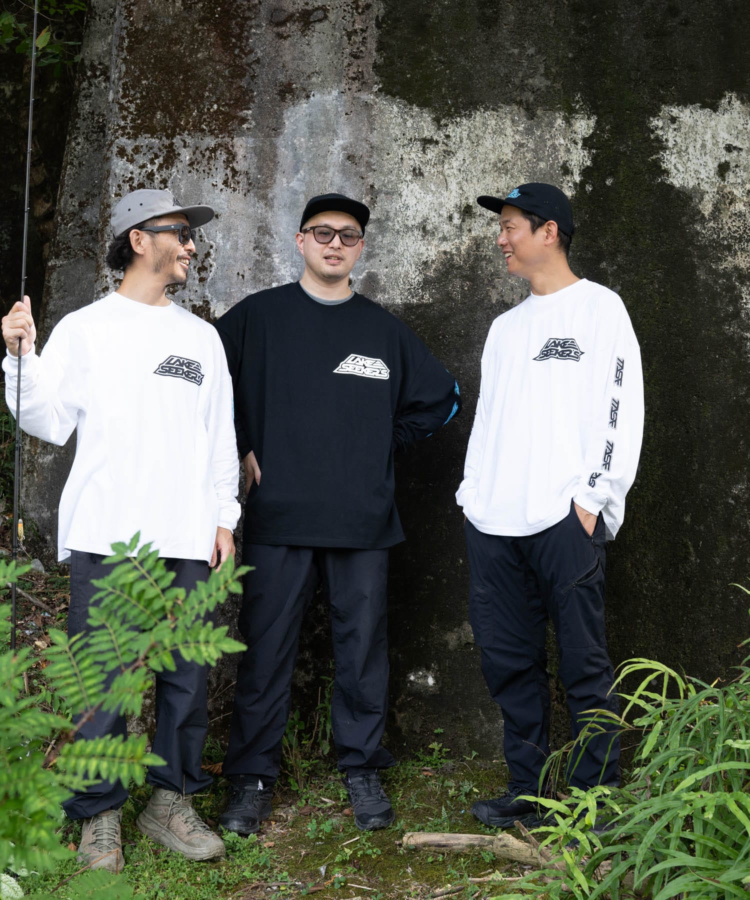 『別注』TASF×LAKE SEEKERS　袖プリントロングスリーブTシャツ BLK/BLU M