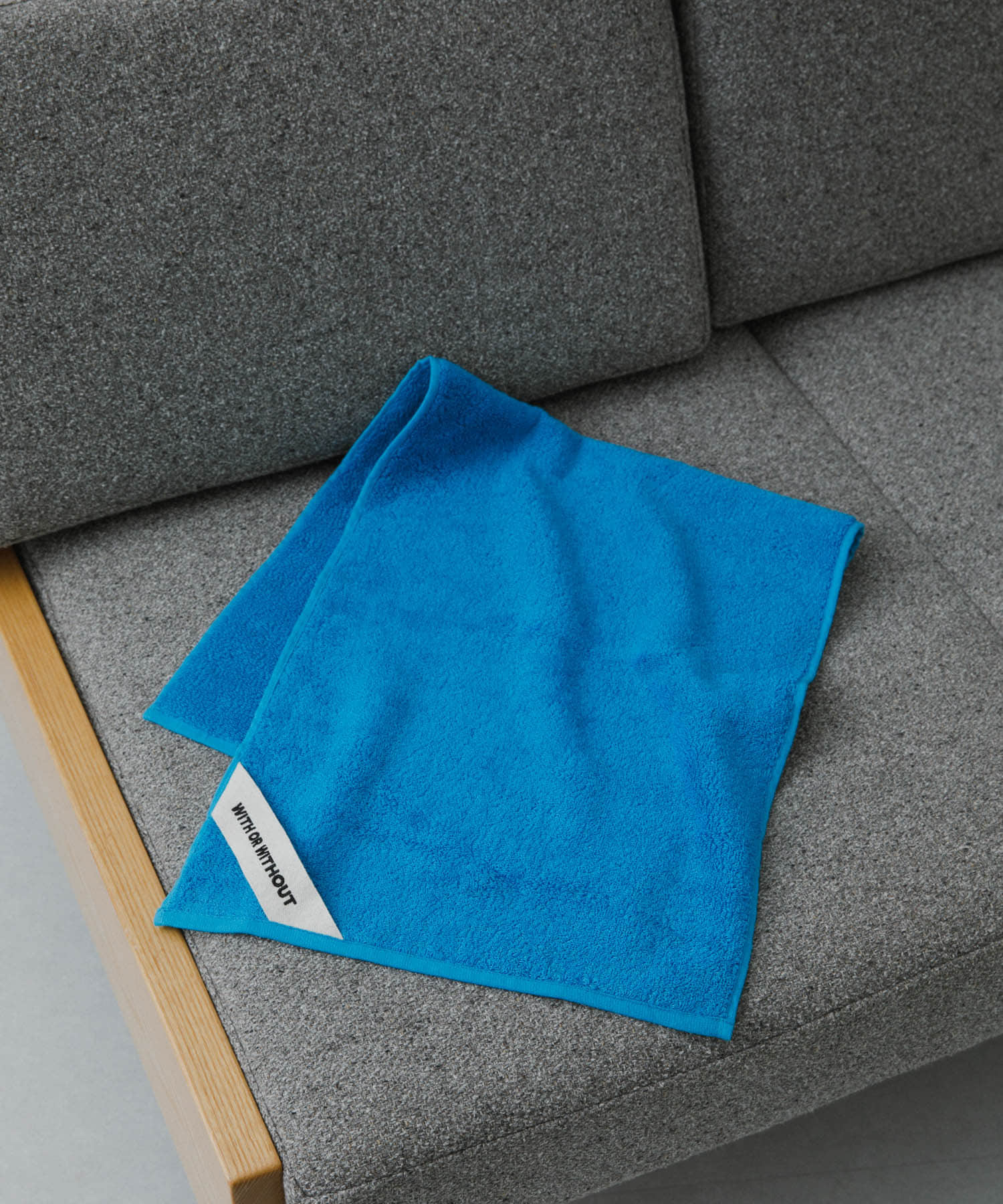 WITH OR WITHOUT　Face Towel