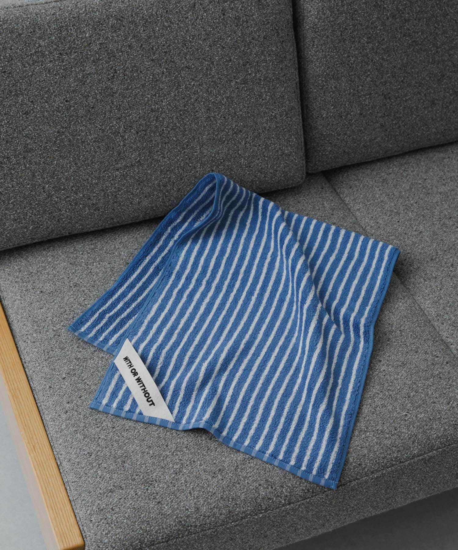 WITH OR WITHOUT　Face Towel