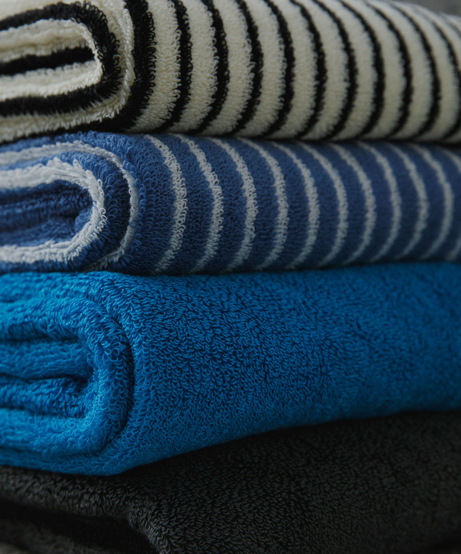 WITH OR WITHOUT　Bath Towel WHT STRIPE FREE