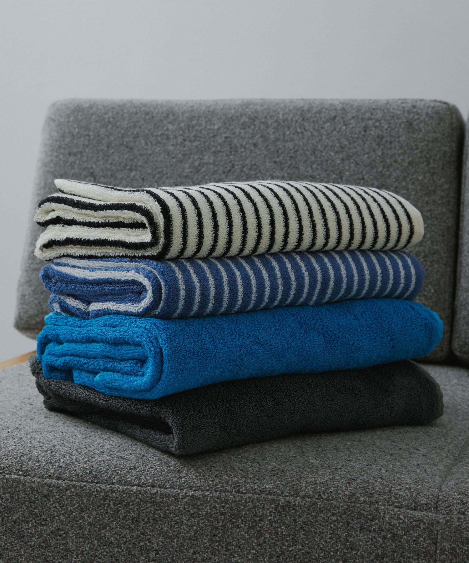 WITH OR WITHOUT　Bath Towel WHT STRIPE FREE