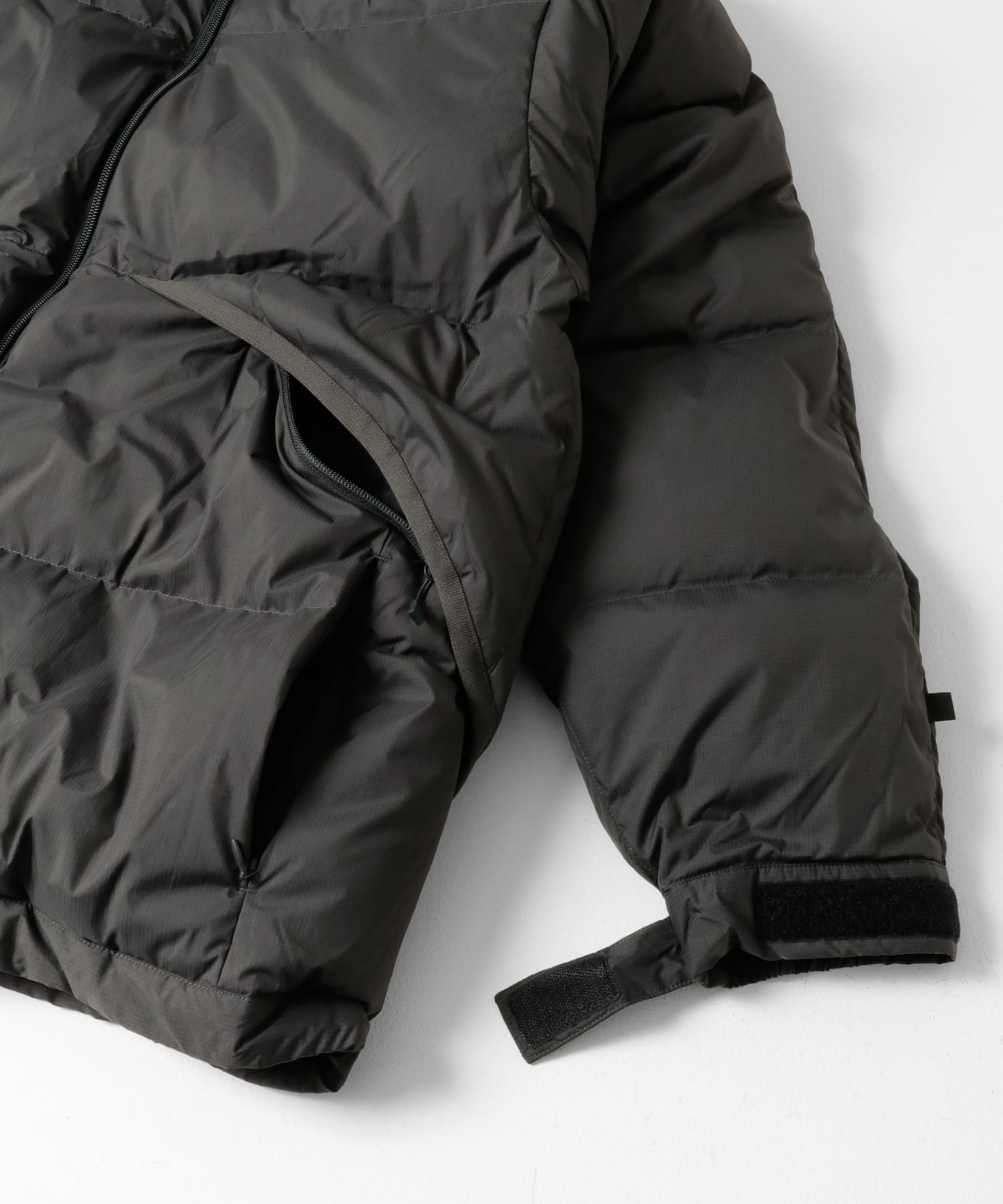 DAIWA PIER39　TECH ALPINE DOWN PARKA CHARCOAL S