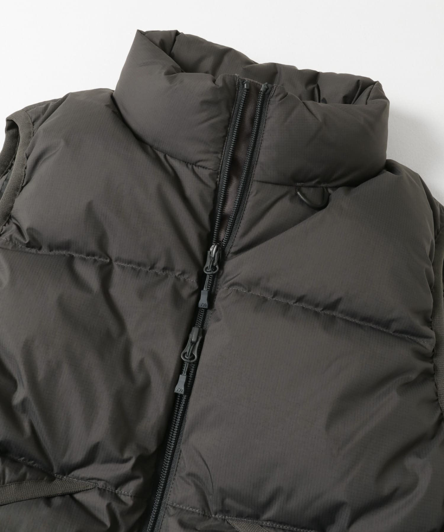 DAIWA PIER39　TECH ALPINE DOWN VEST CHARCOAL M
