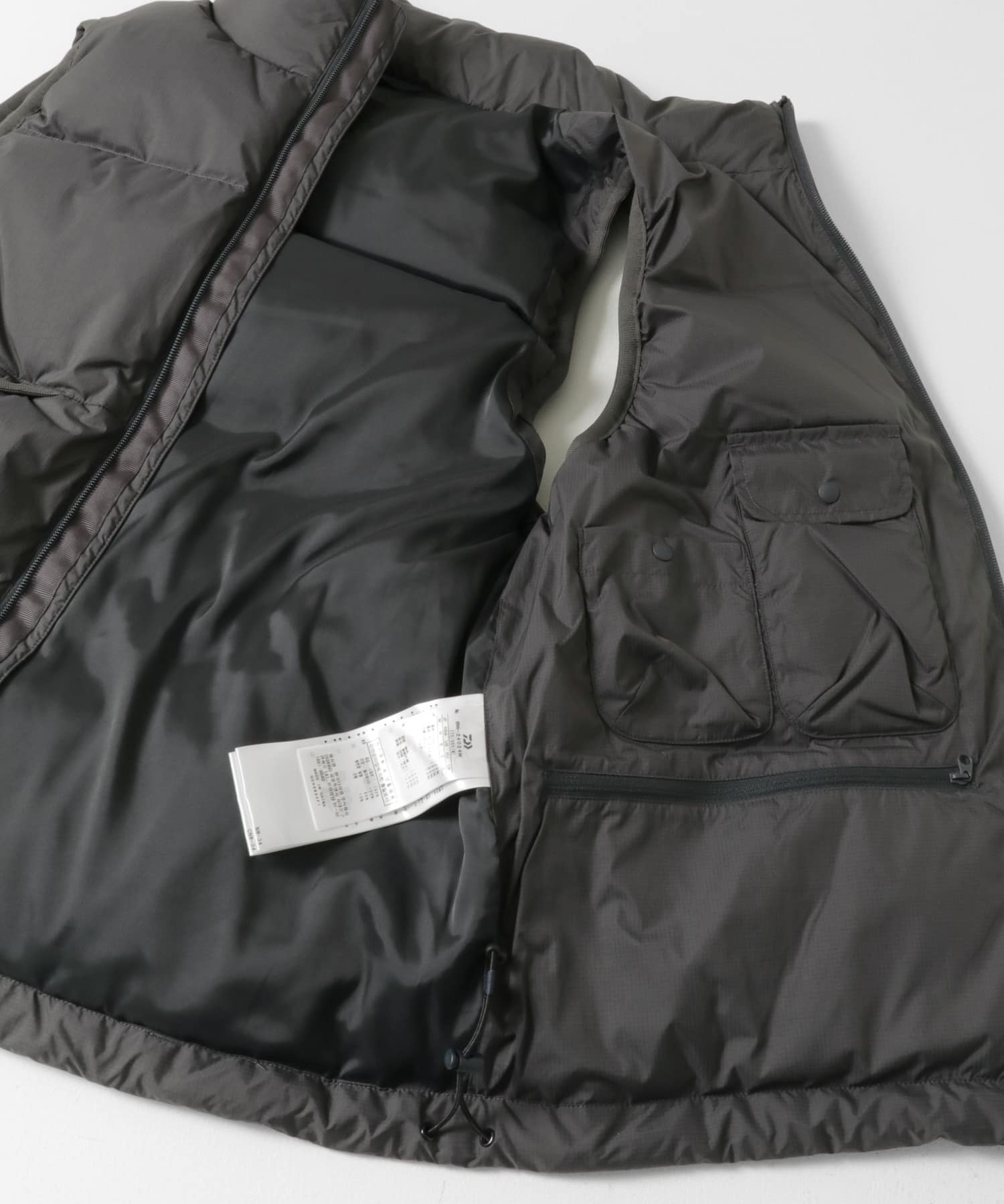 DAIWA PIER39　TECH ALPINE DOWN VEST CHARCOAL M