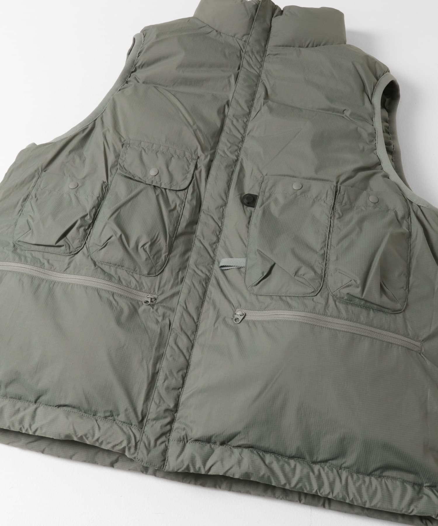 DAIWA PIER39　TECH ALPINE DOWN VEST LT.GRAY M