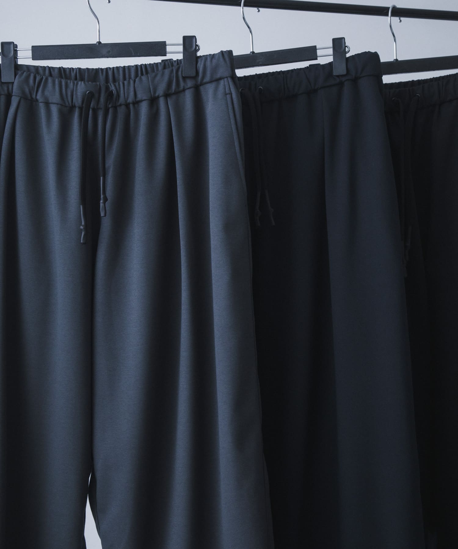 UNTRACE カーブテーパードパンツ(1 DARK NAVY): ボトム｜URBAN