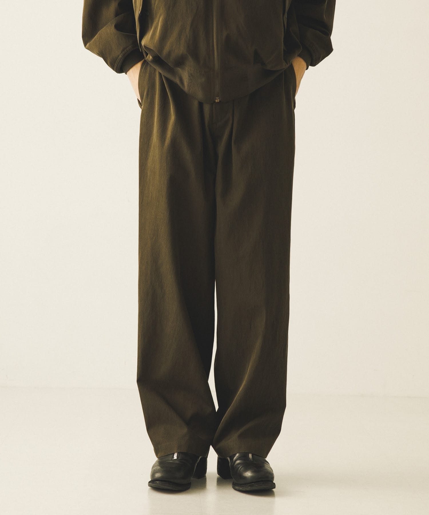 A PRESSE　Silk Pants