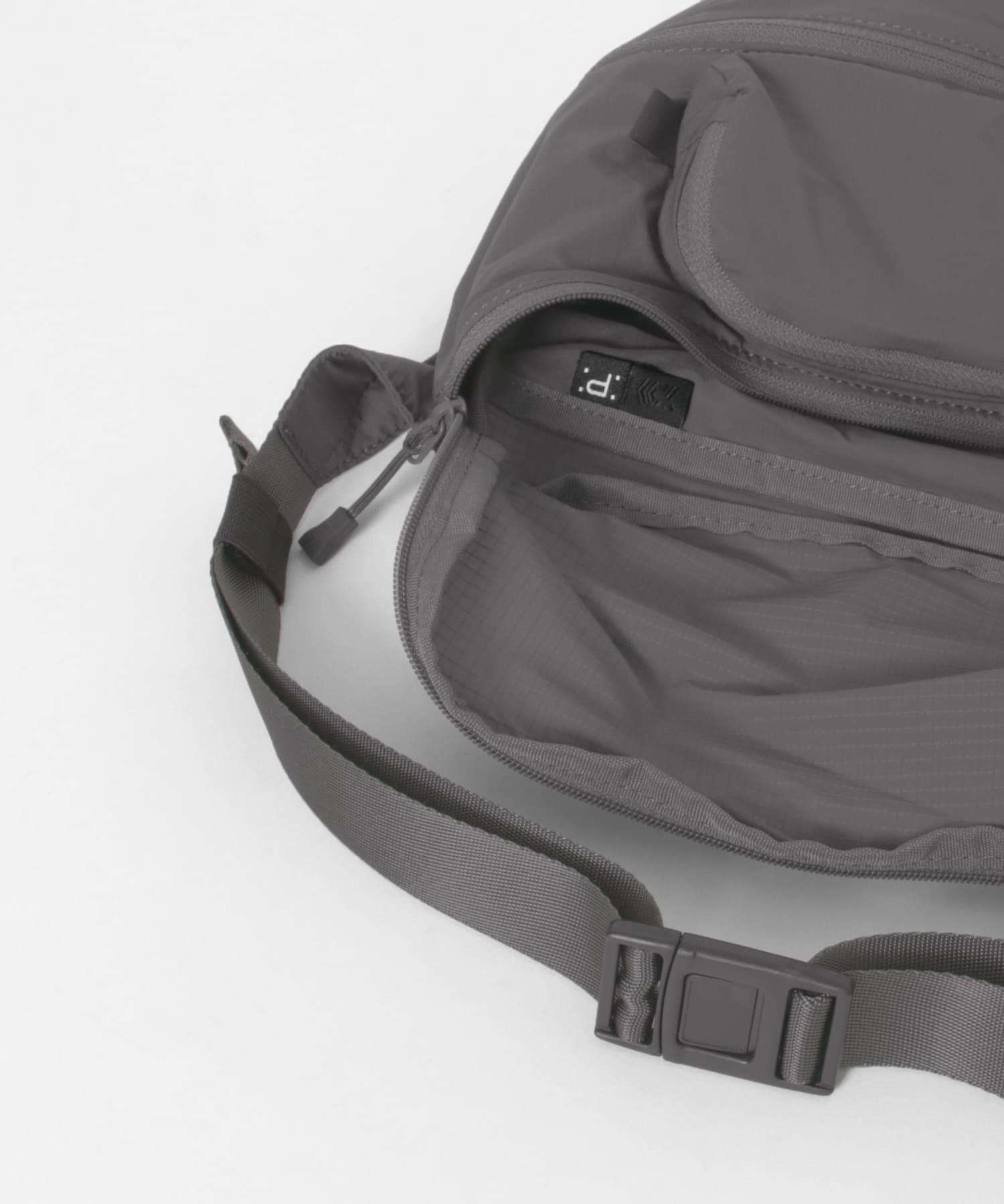 DAIWA PIER39　TRAVEL EXPAND FANNY BAG CHARCOAL FREE