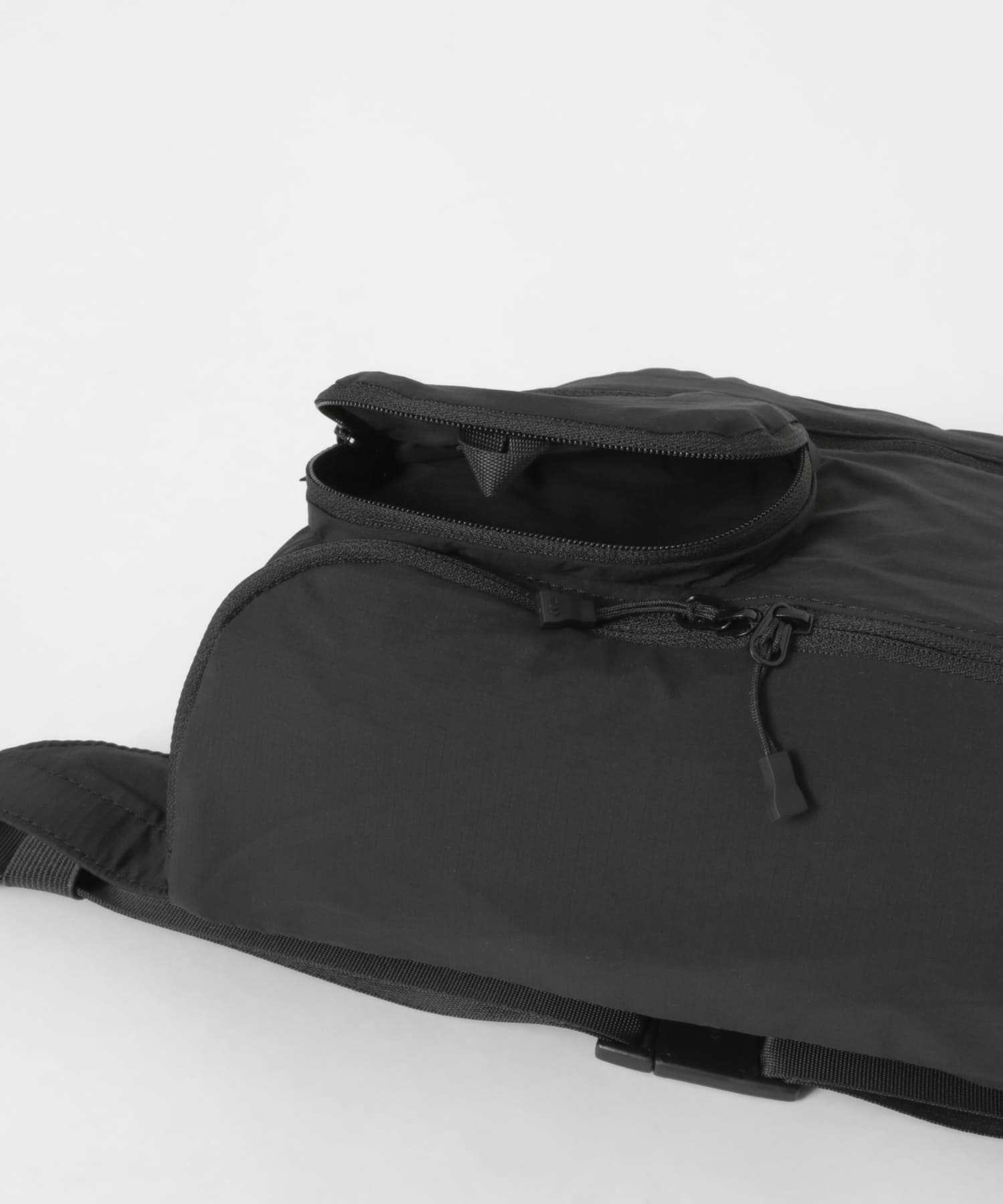 DAIWA PIER39　TRAVEL EXPAND FANNY BAG BLACK FREE