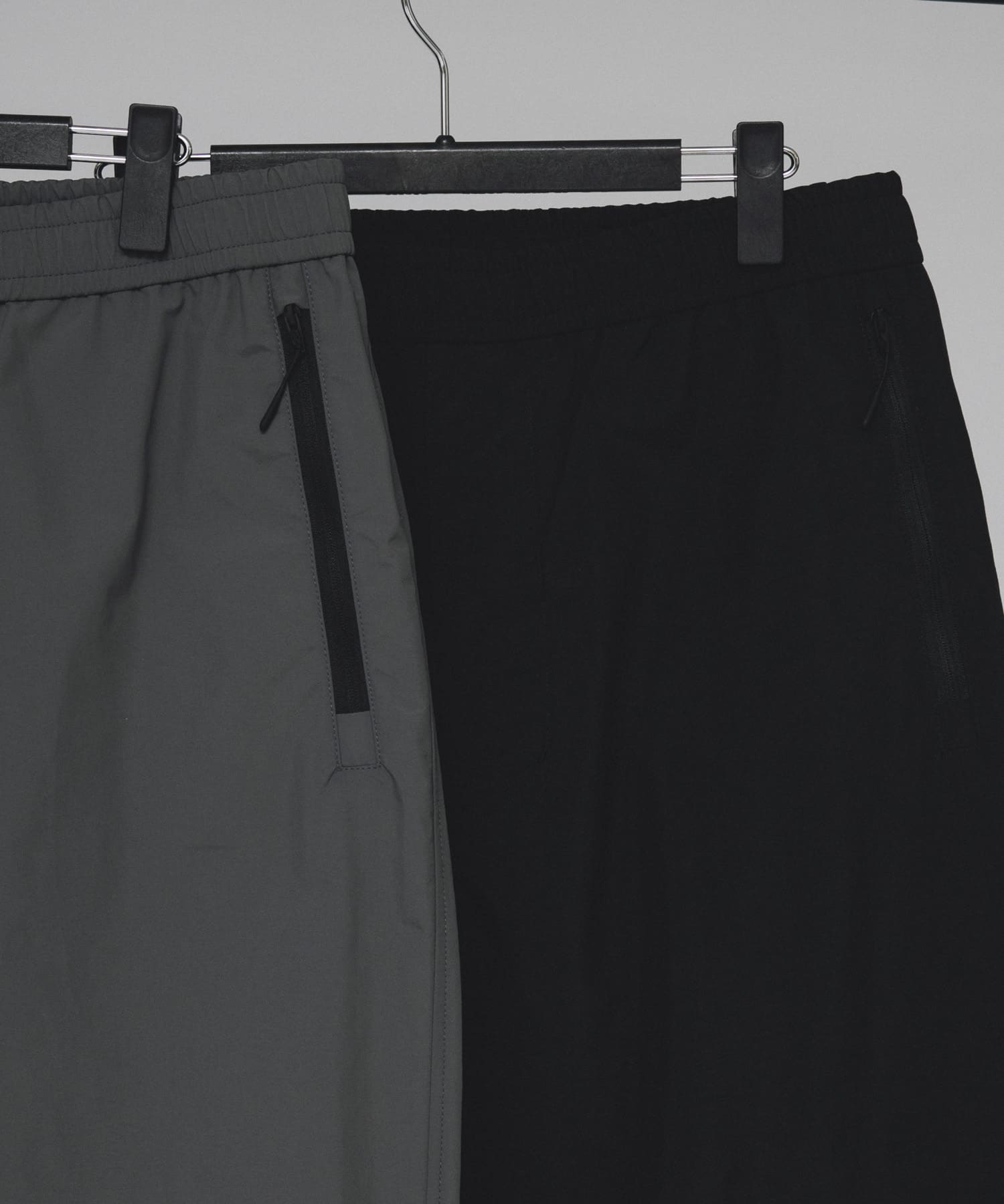 ES.1　Nyion Pants Charcoal L