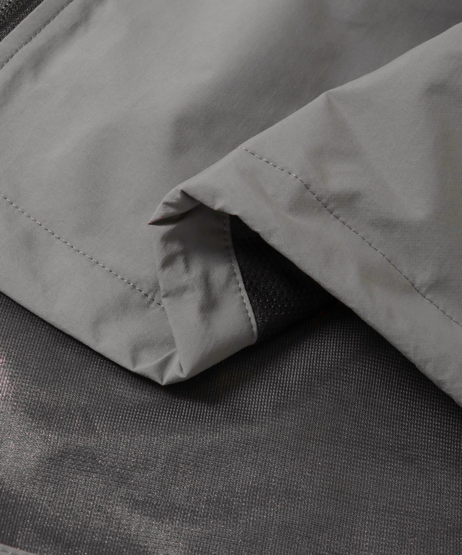 ES.1　Nyion Parka Charcoal L