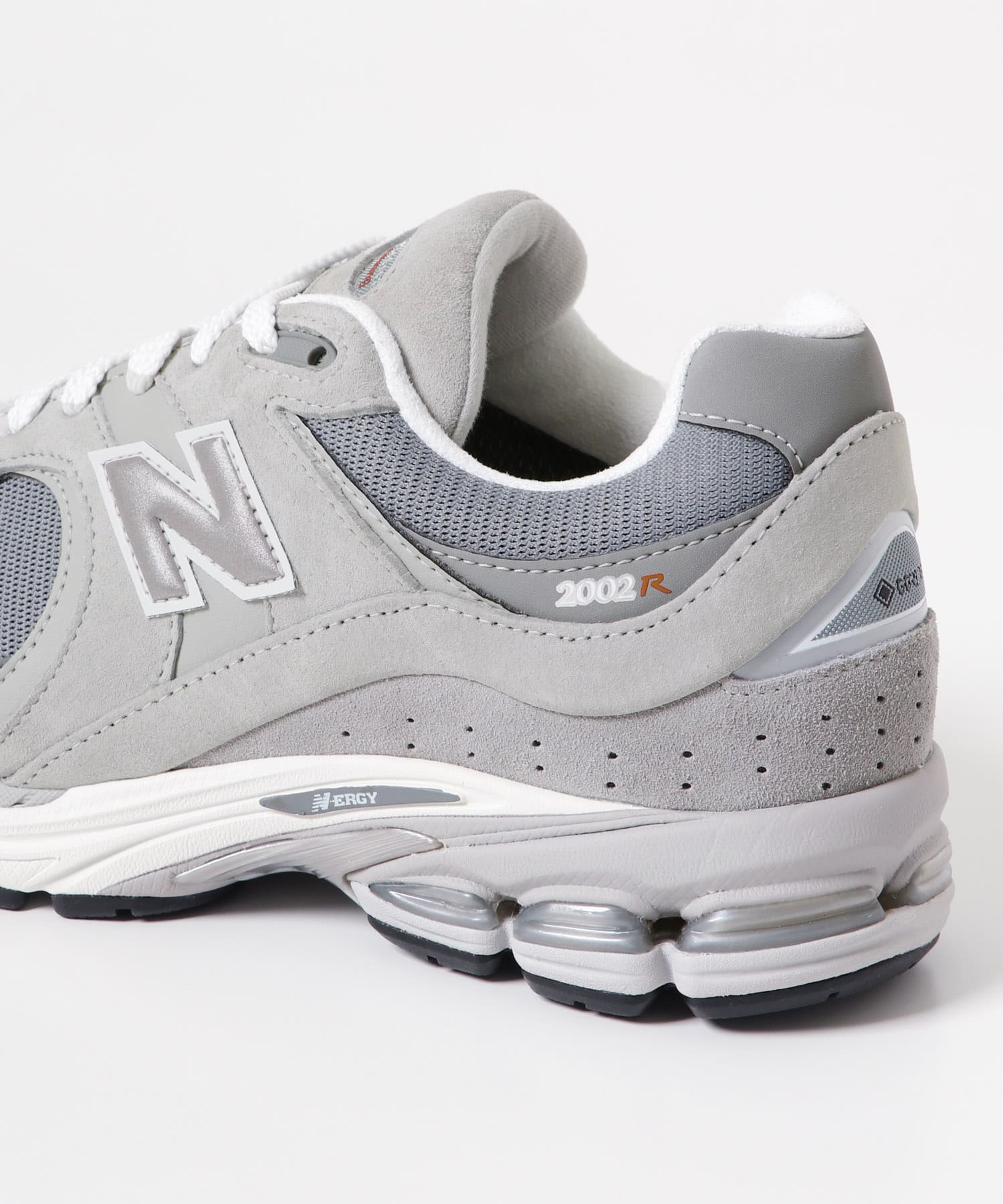 美品New Balance 2002R ゴアテックス　24.5 グレーGTX New Balance スニーカー 2002R GTX メンズ レディース