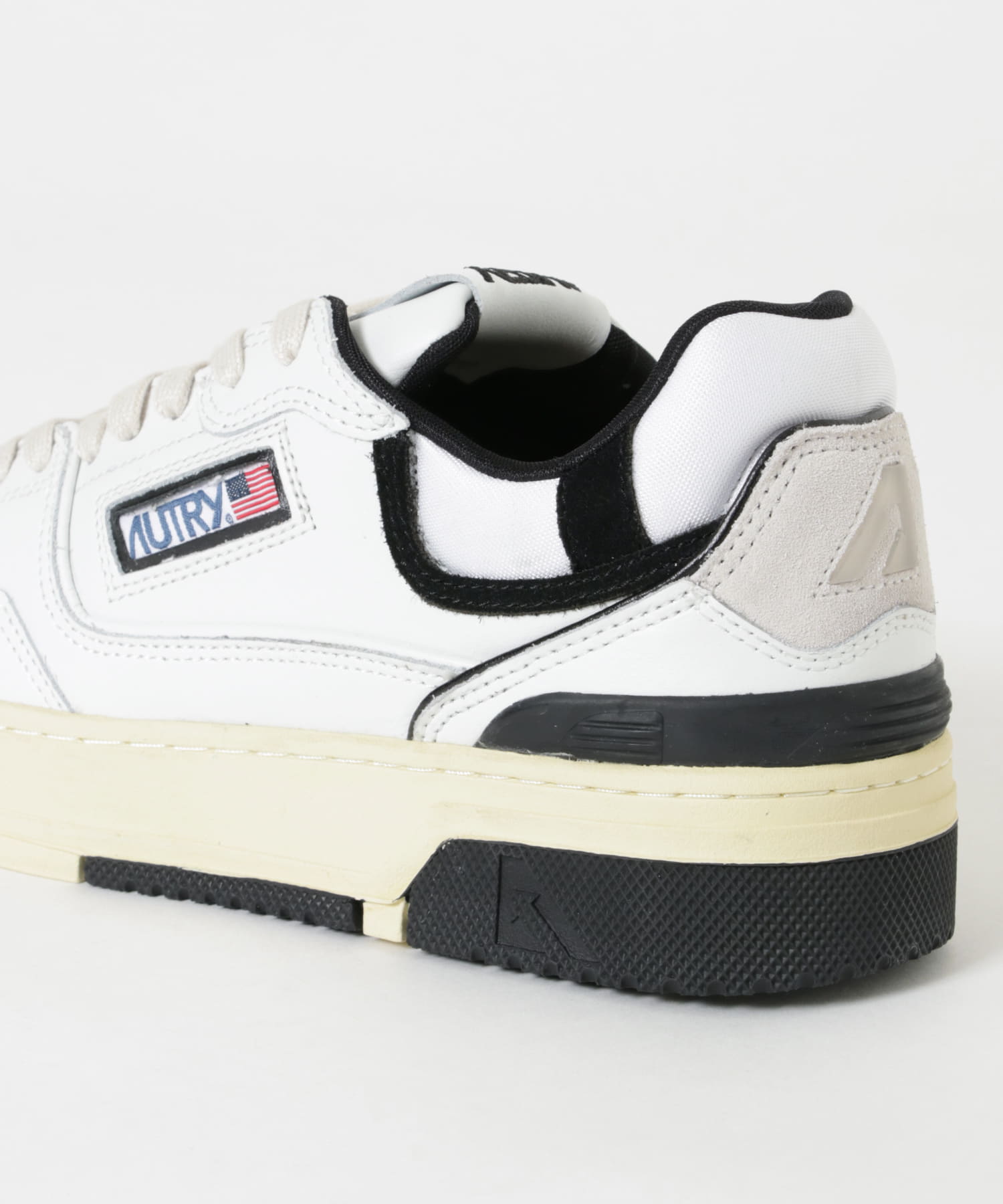 AUTRY　CLC LOW MAN MM04 WH BK 41