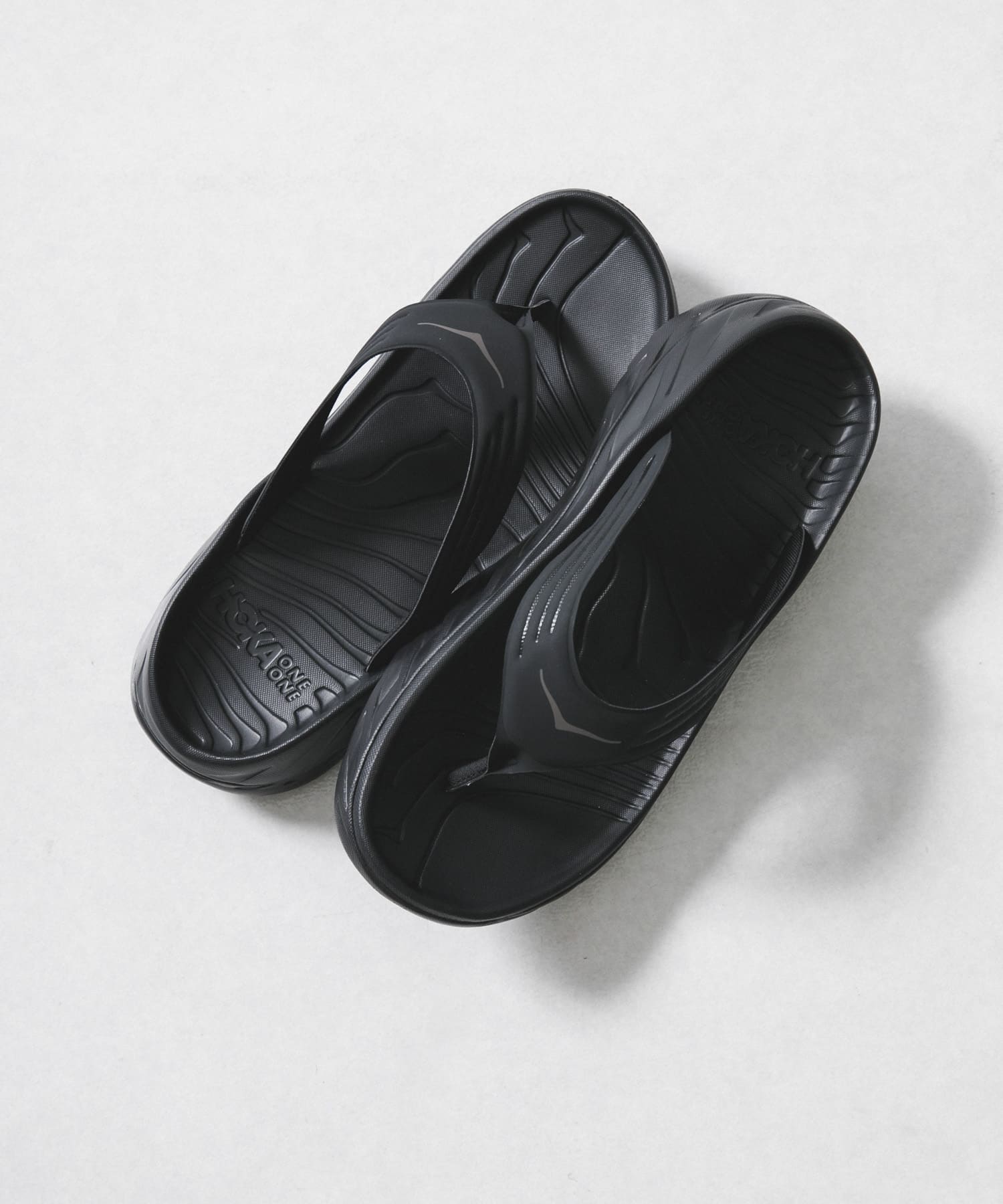 HOKA ONE ONE　M ORA RECOVERY FLIP