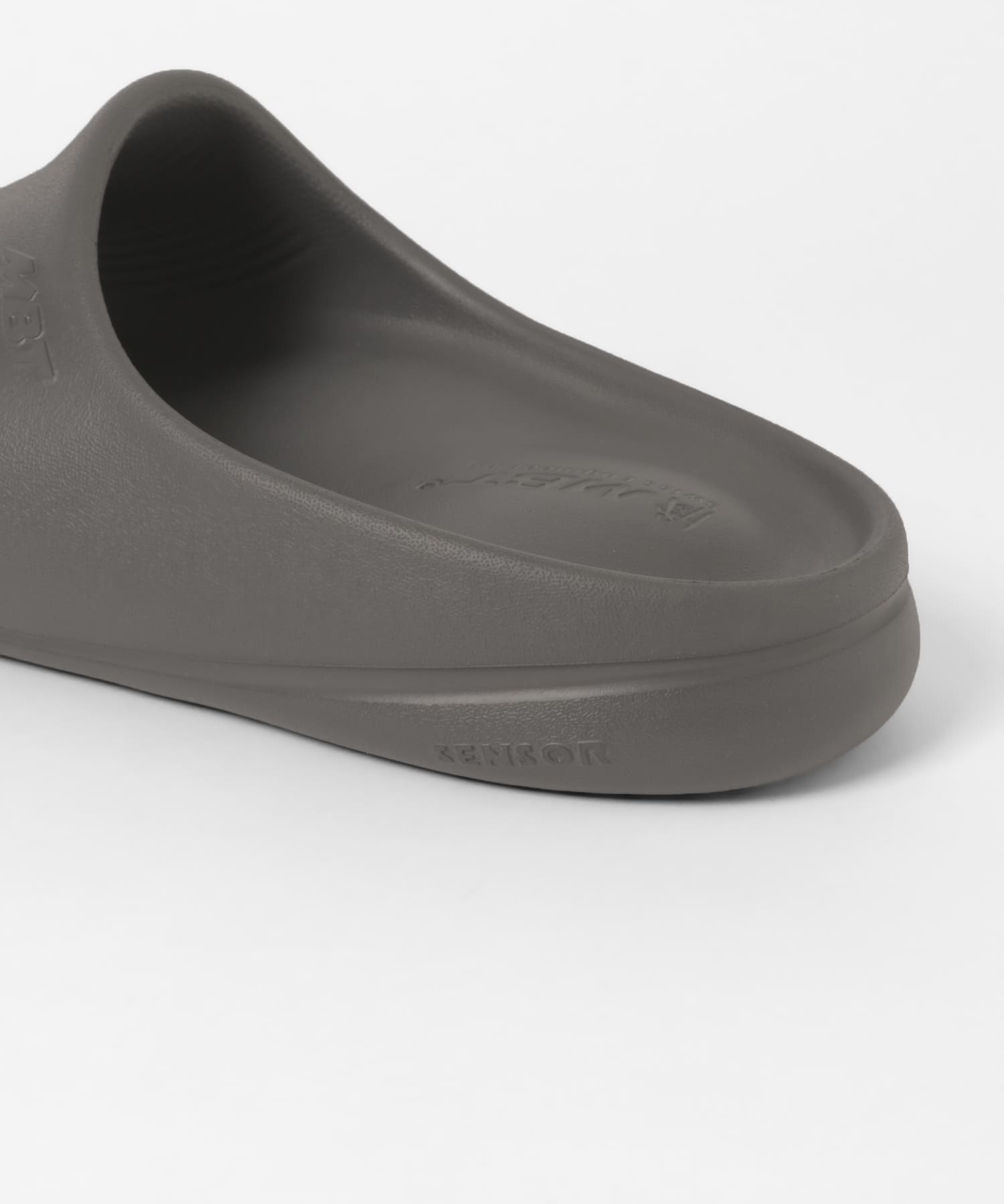 MBT　SENSOR SANDAL METALLIC P 8