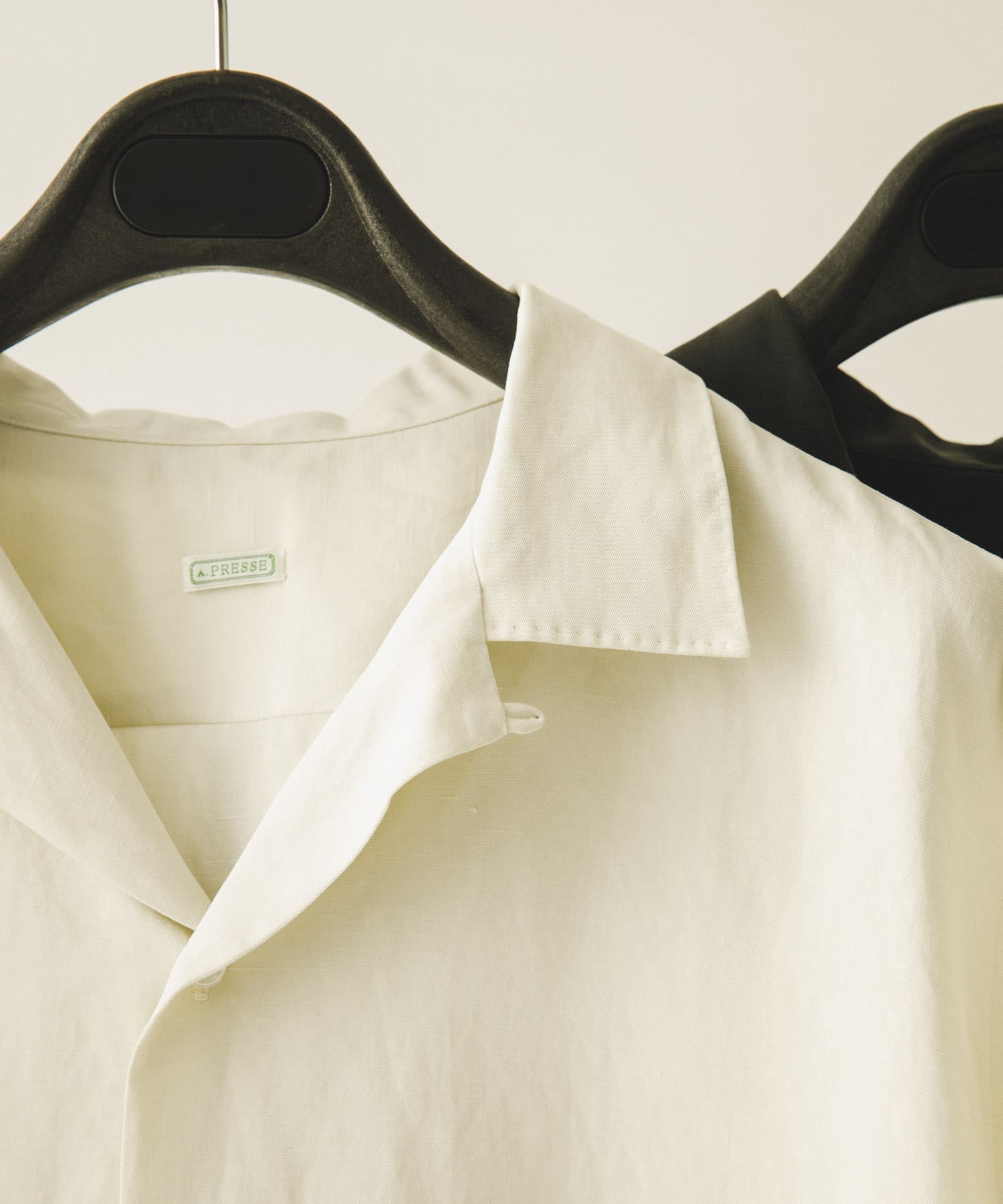 A PRESSE Silk Linen Open Collar S/S Shirt(2 ECRU): トップス｜URBAN