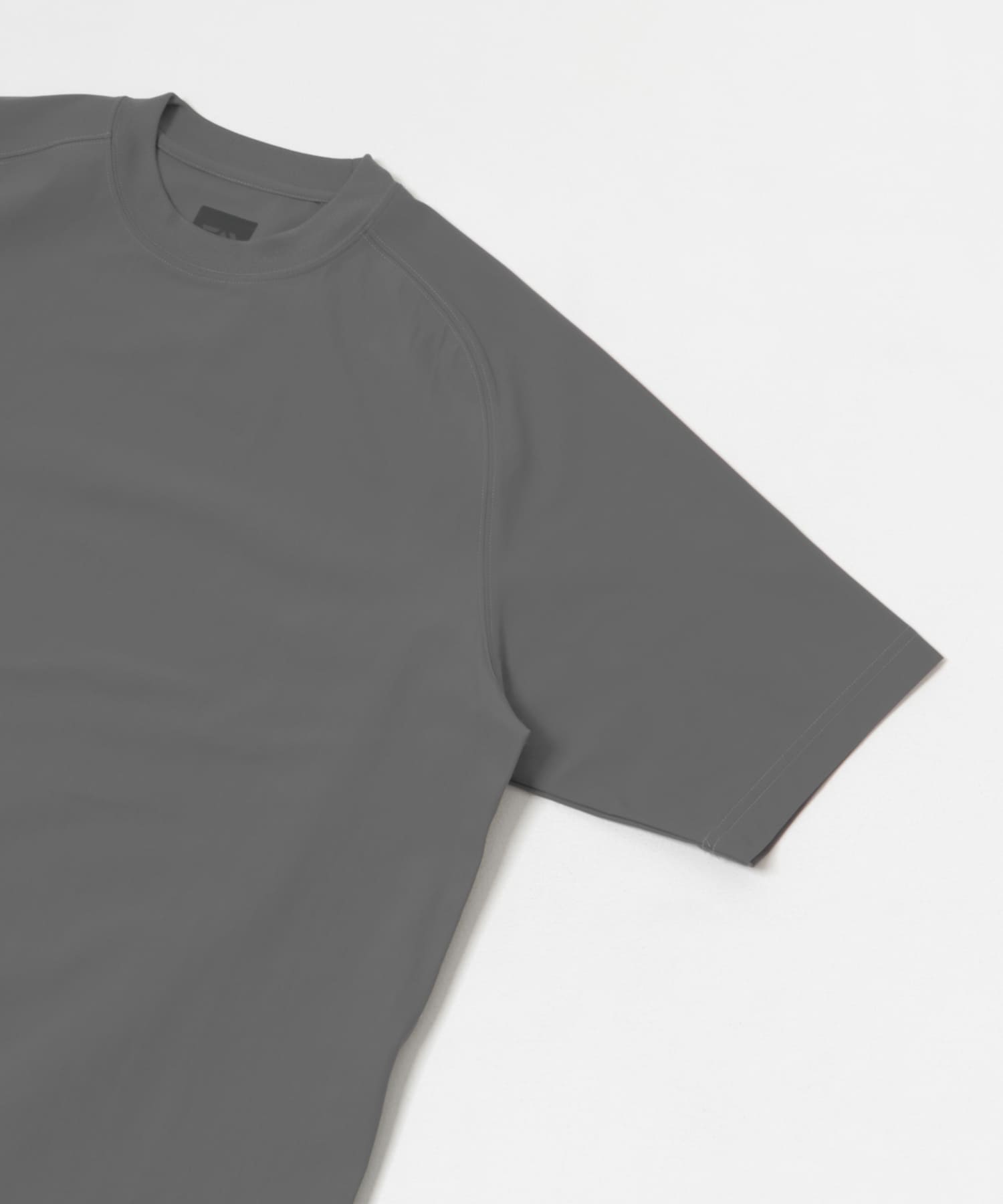 DAIWA PIER39　TECH LIGHTWEIGHT S/S TEE CHARCOAL S