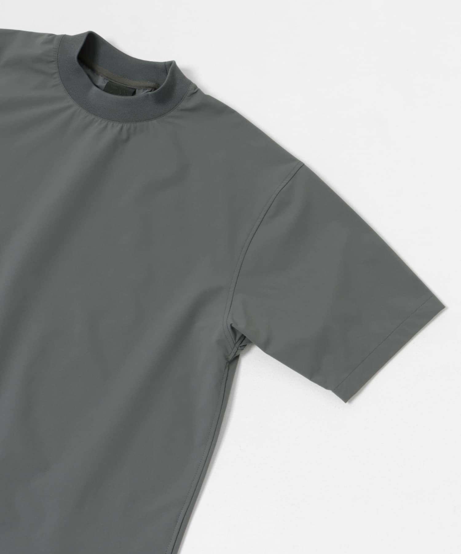 DAIWA PIER39　TECH MOCK NECK S/S TEE CHARCOAL S
