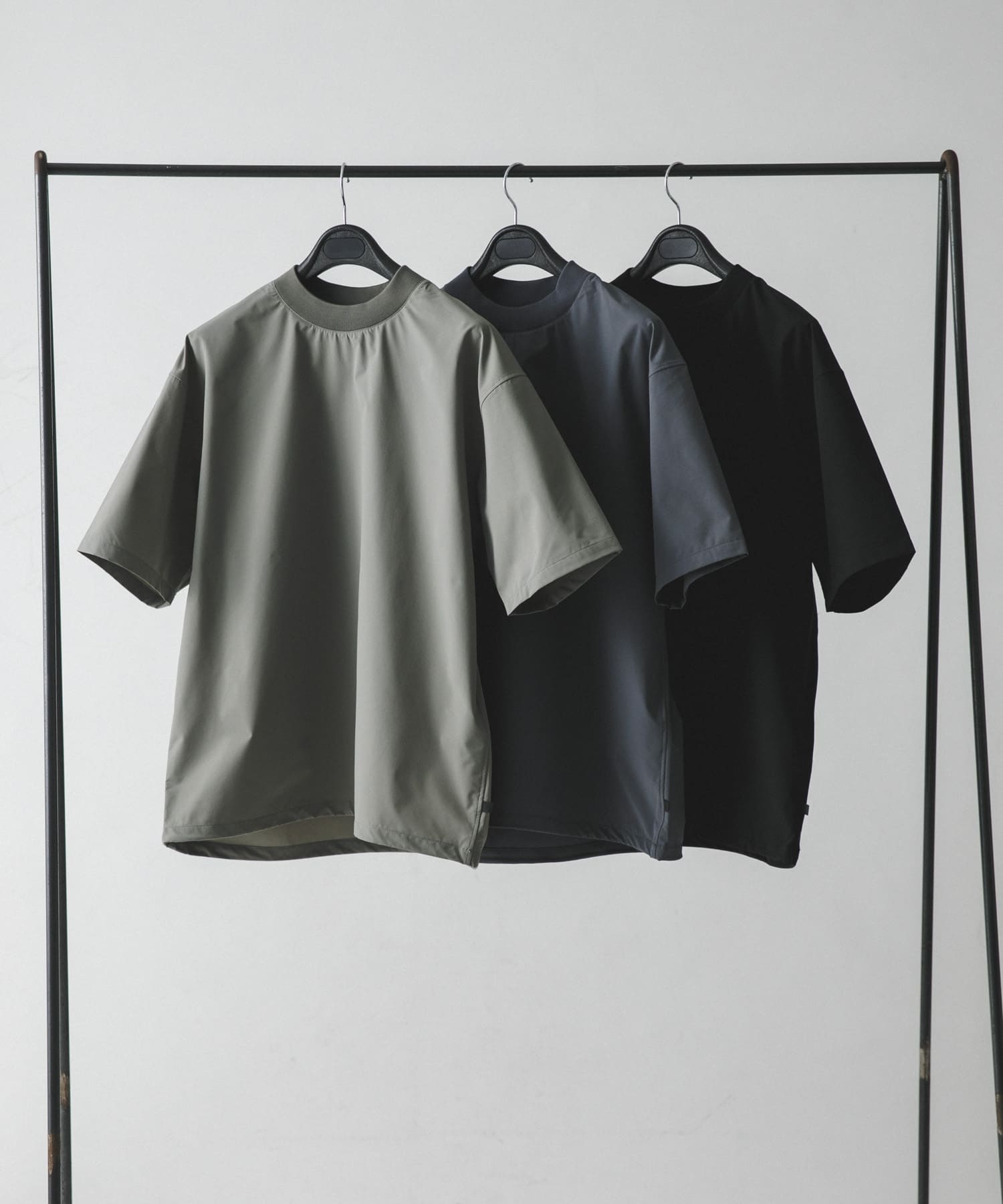 DAIWA PIER39　TECH MOCK NECK S/S TEE BLACK S