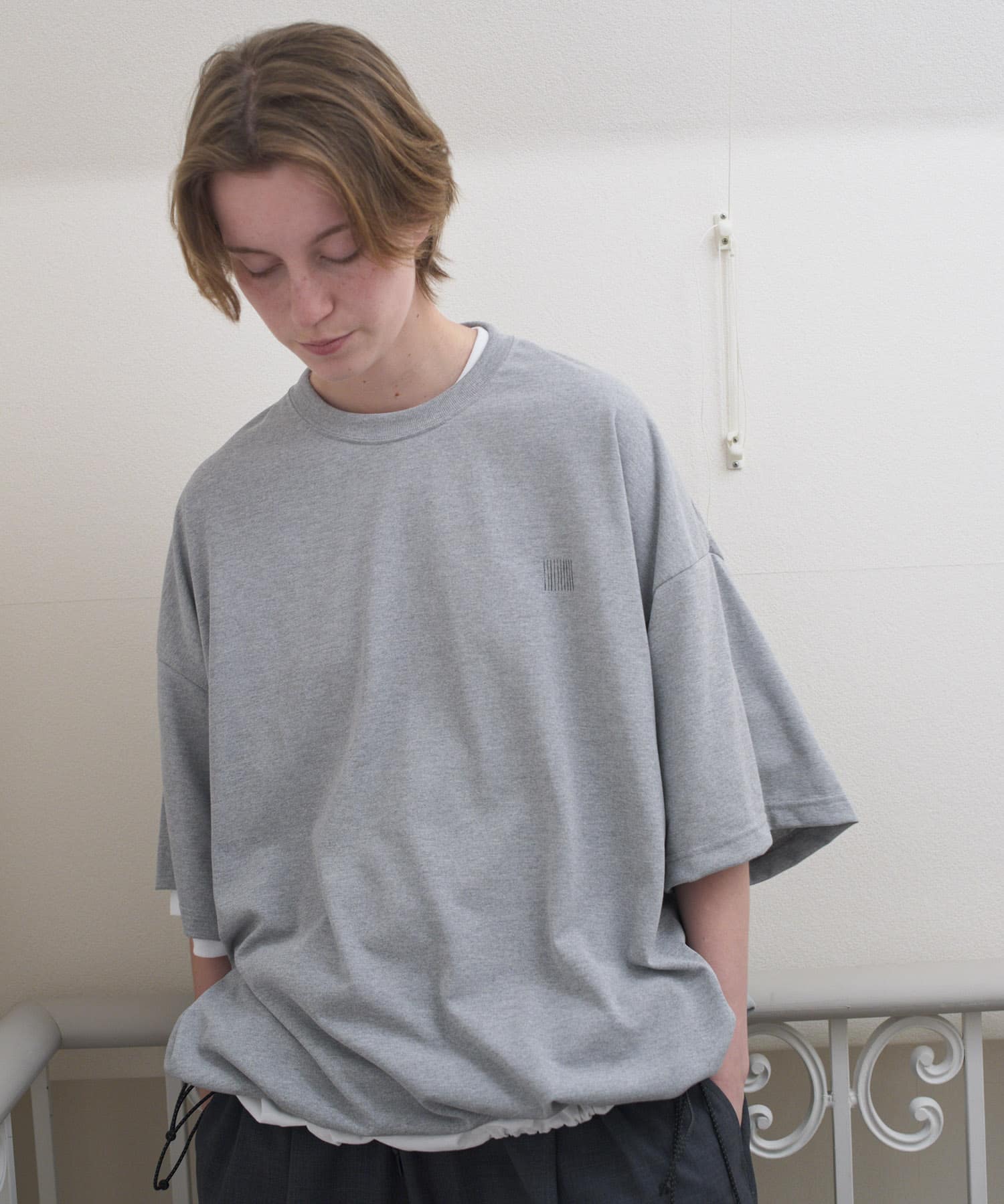GRAY