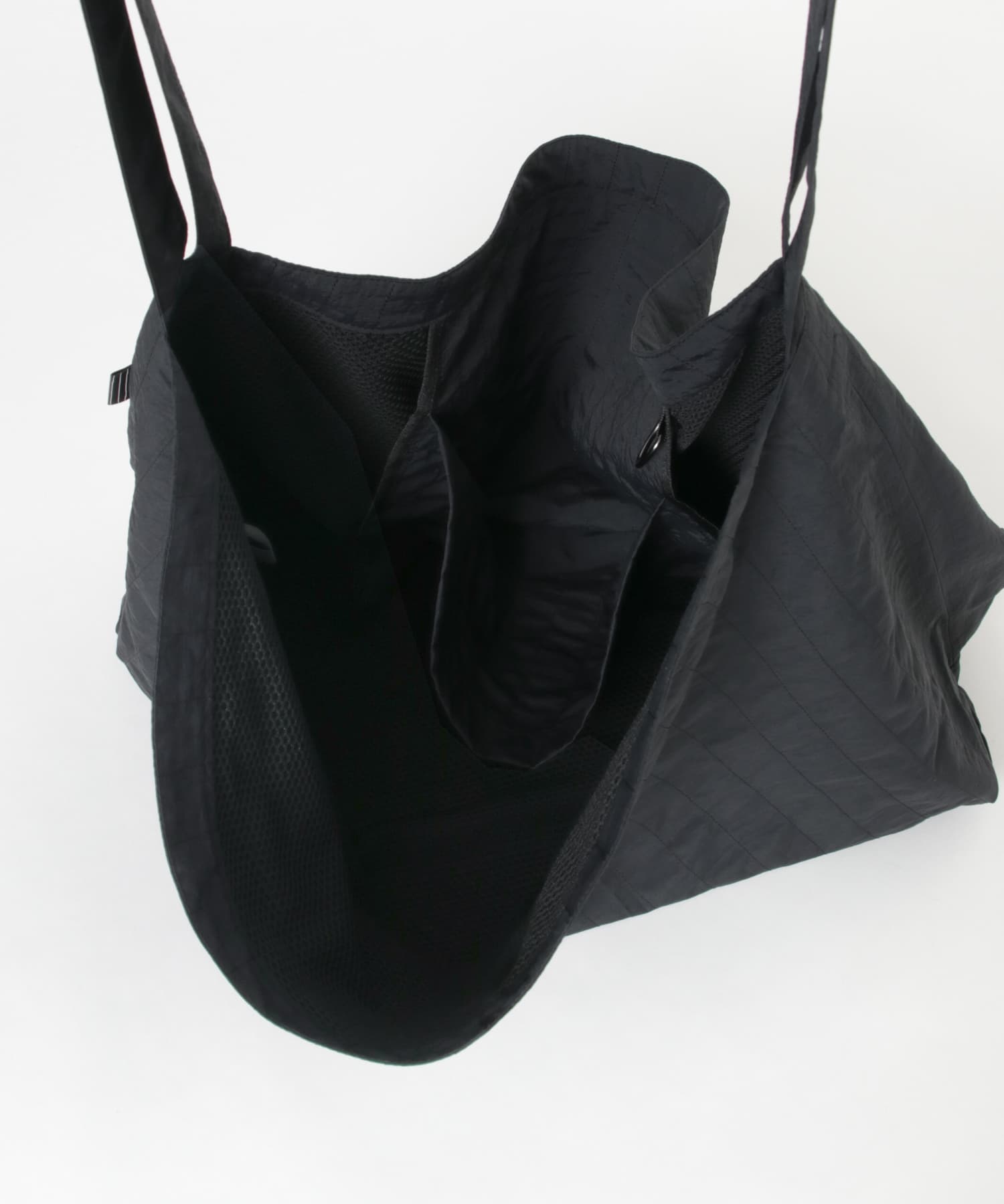SFC　SFC MESSENGER TOTE Black one