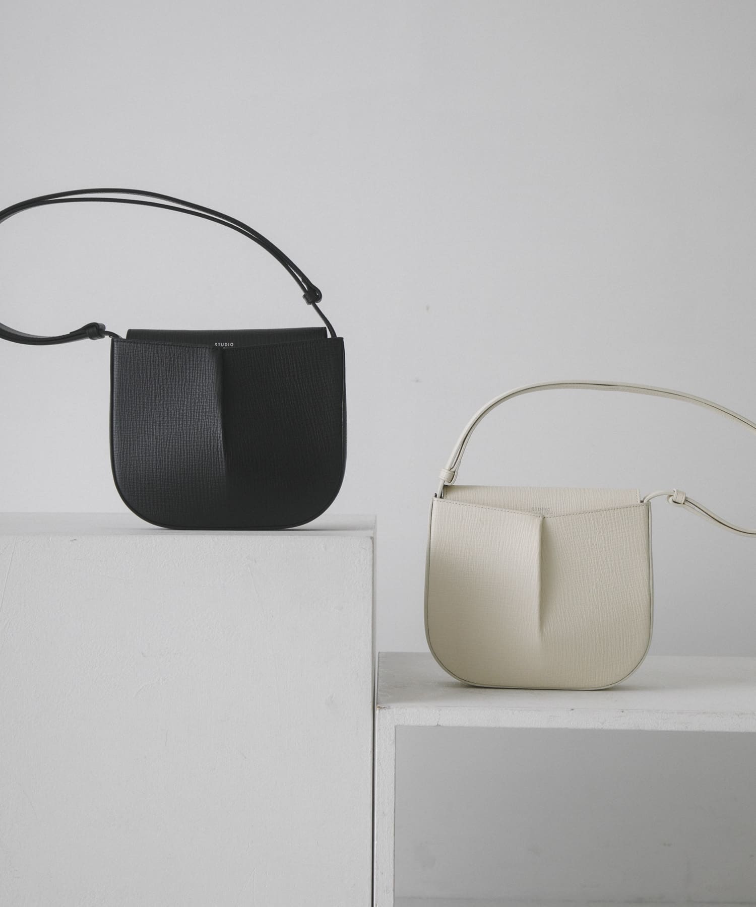 STUDIO NICHOLSON　THE PLEATED CROSSBODY PARCHMENT FREE