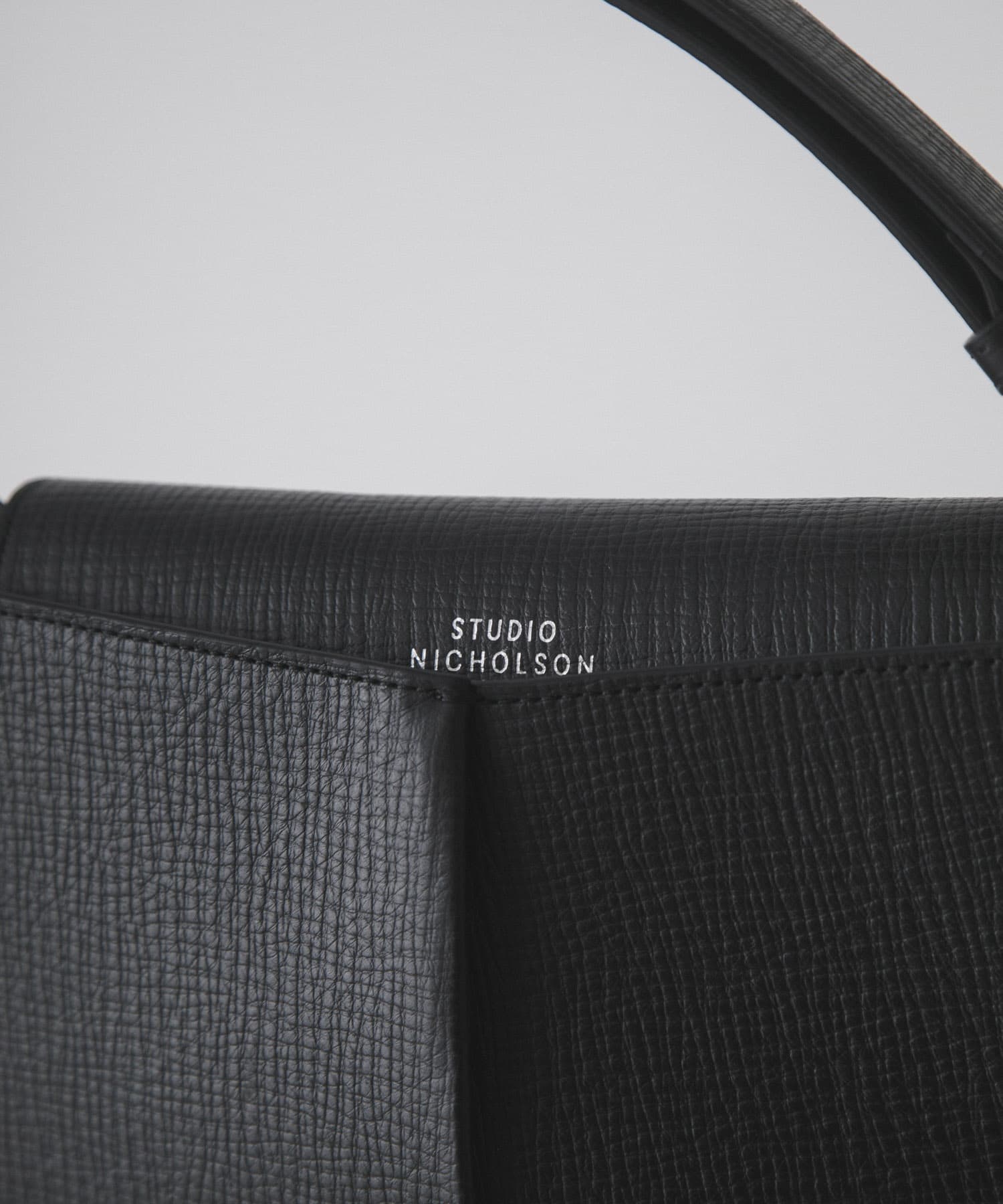 STUDIO NICHOLSON　THE PLEATED CROSSBODY BLACK FREE